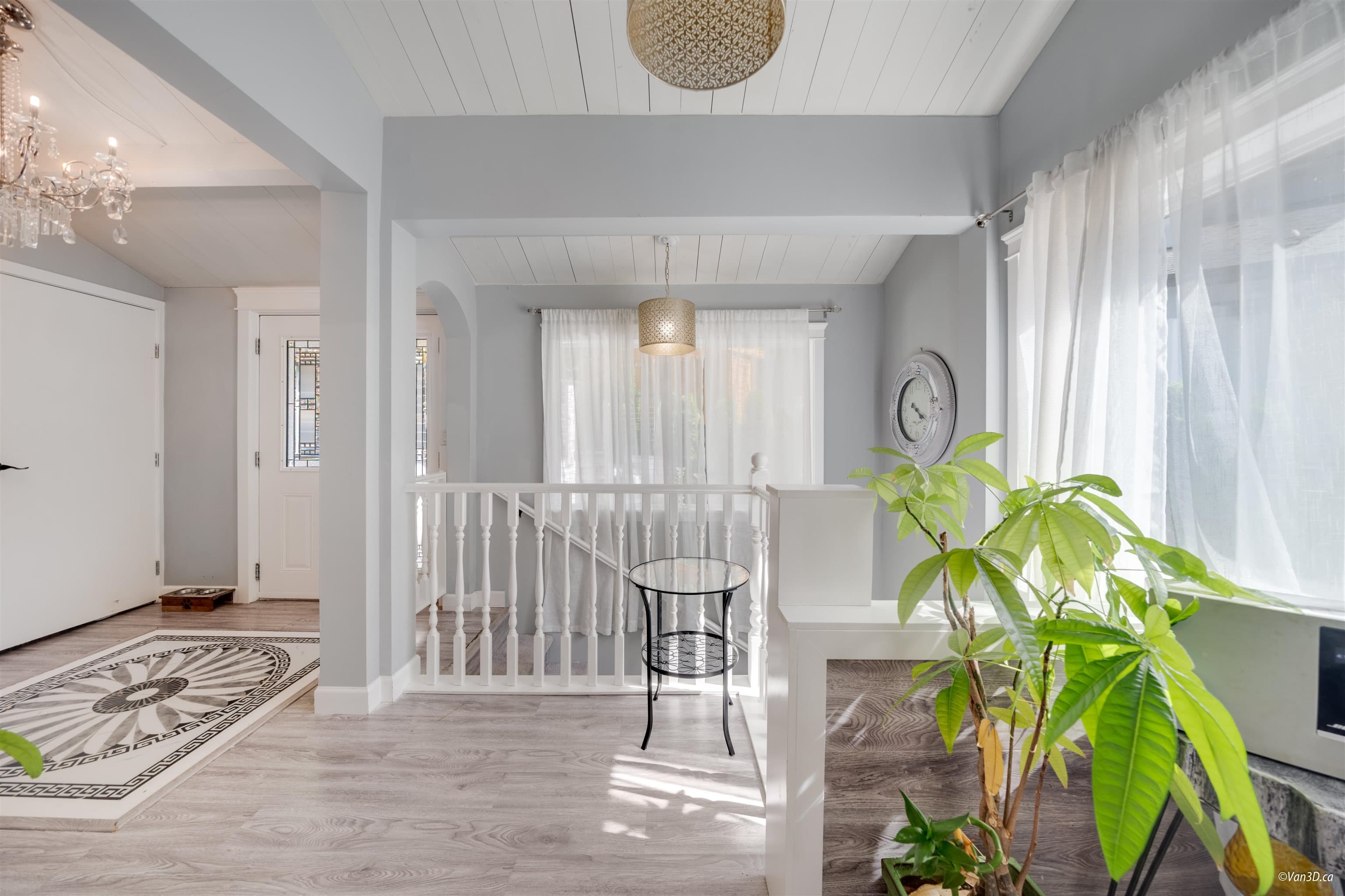3870 Emerald Drive, North Vancouver, V7R 3B8 — photo 4