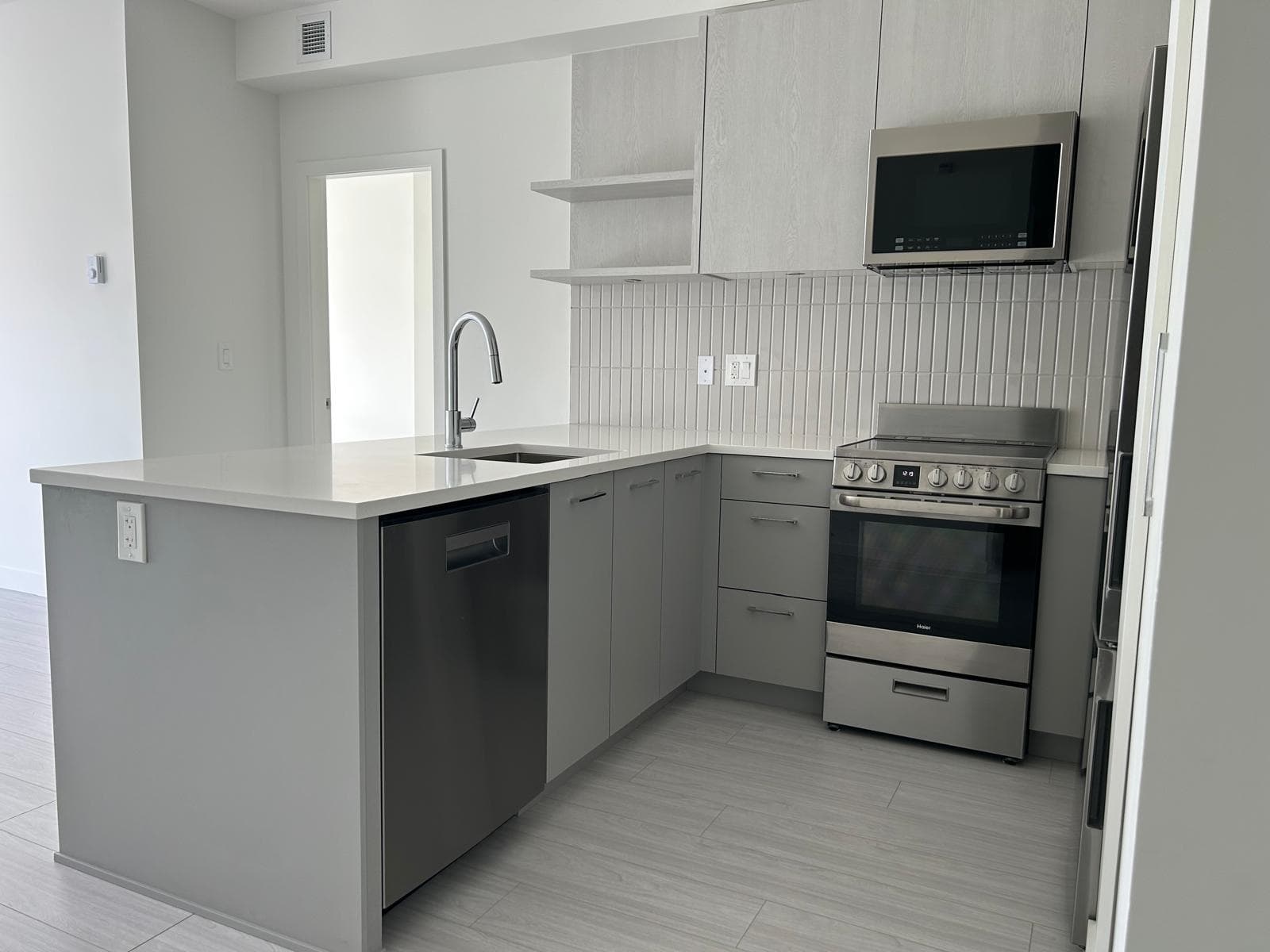525 - 10777 138 Street, Surrey, V3T 0T5 — photo 3