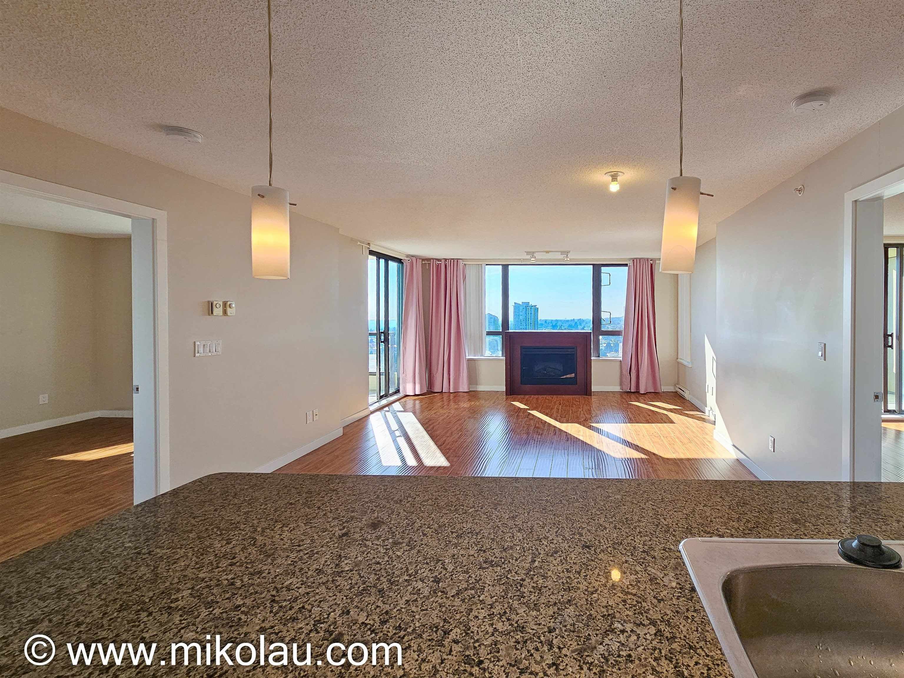 24X5 - 7088 Salisbury Ave, Burnaby
