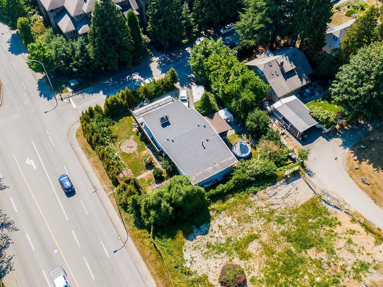39 E Eighth Avenue, New Westminster, V3L 4J4 — photo 1