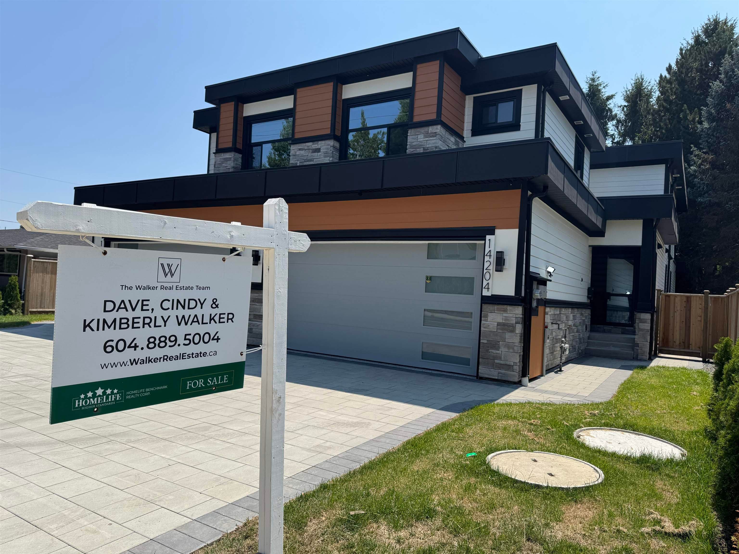 14204 North Bluff Road, White Rock