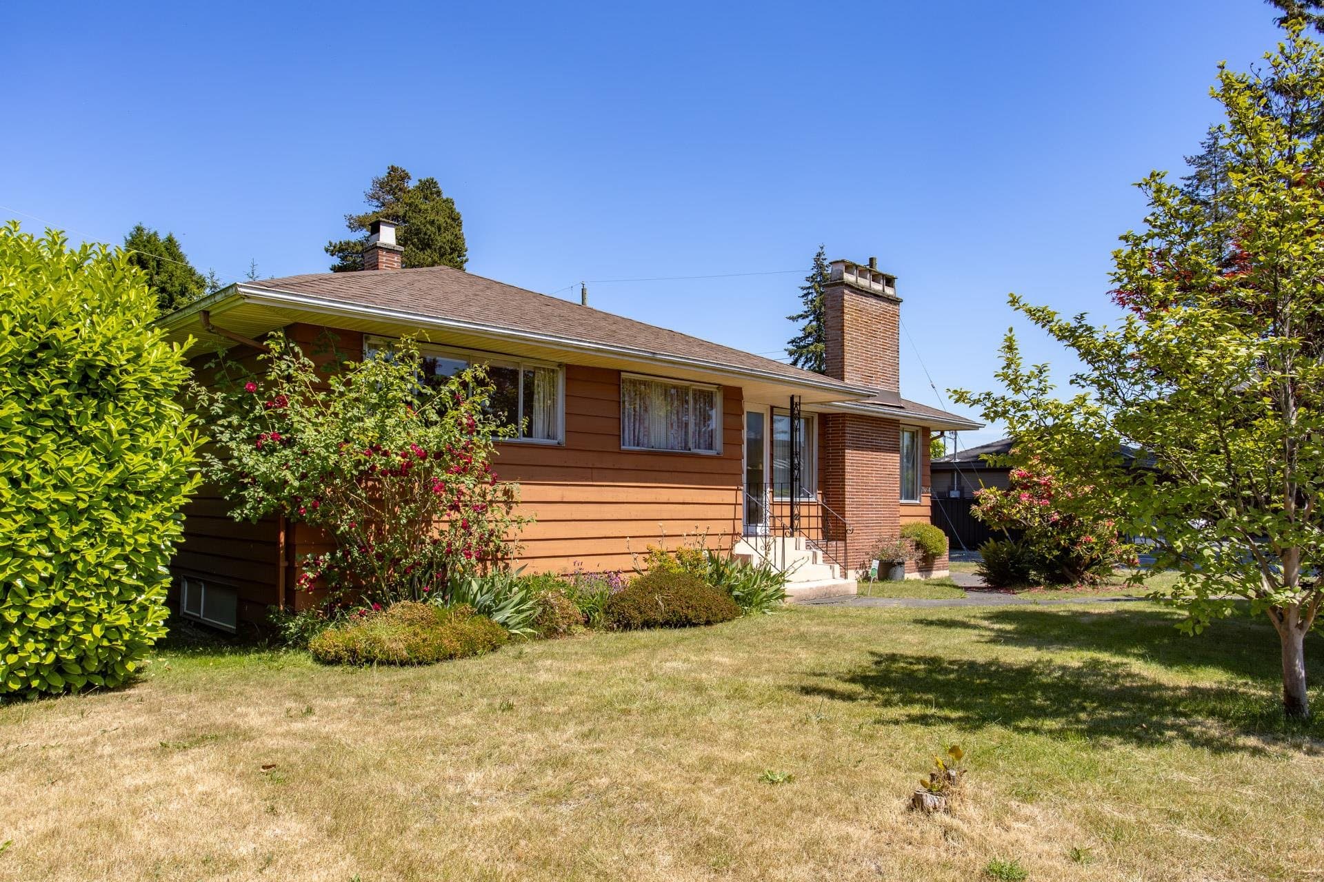 7864 Langley Street, Burnaby, V3N 3Z8 — photo 3