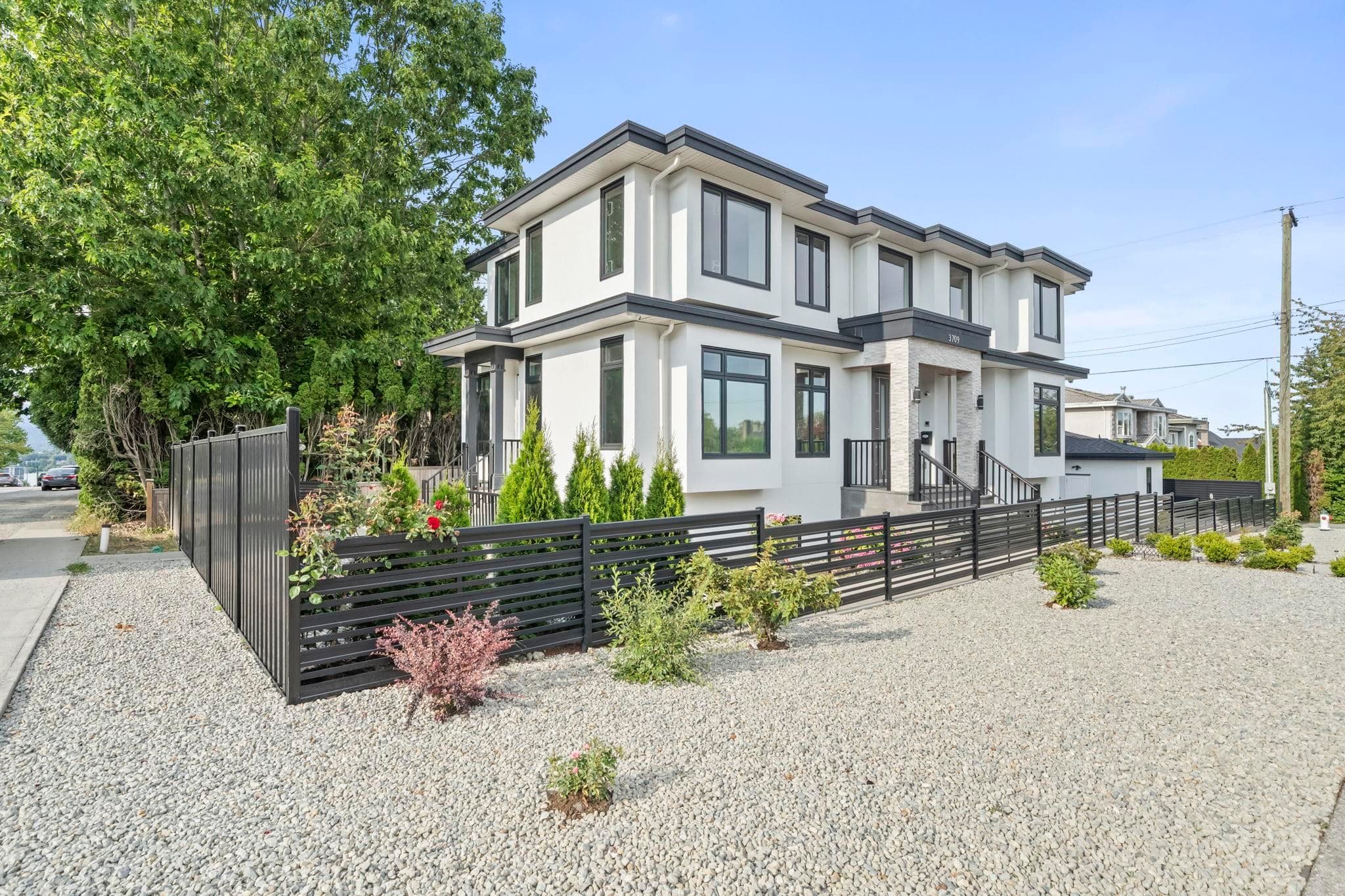 3709 Avondale Street, Burnaby, V5G 1N8 — photo 2