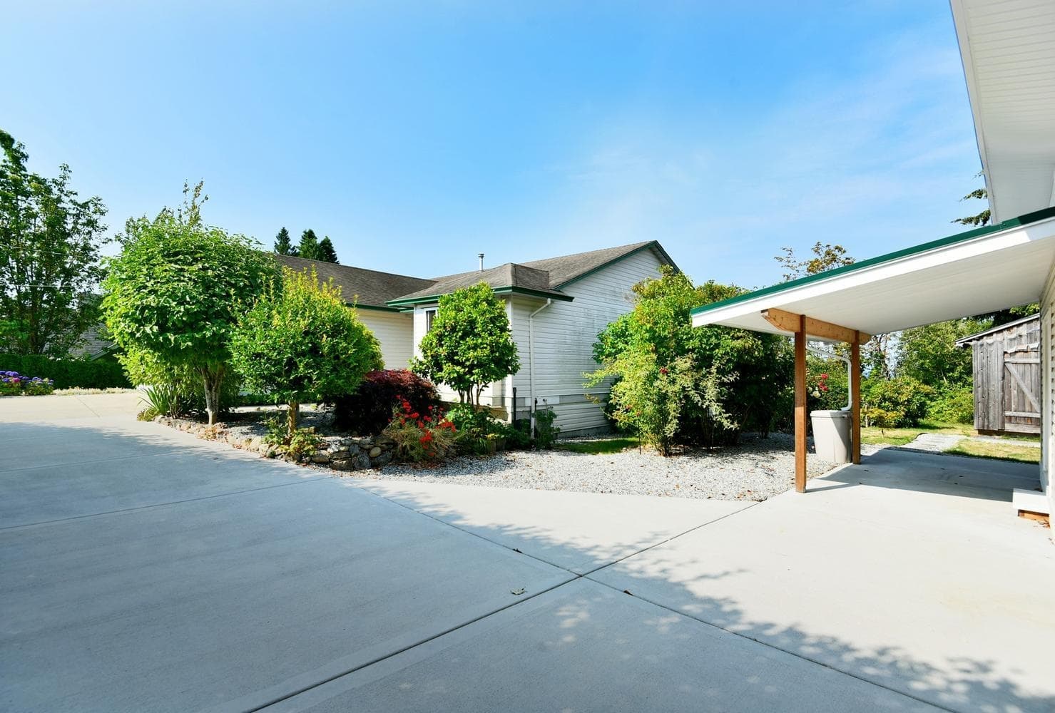 4871 Blueberry Place, Sechelt, V7Z 0G2 — photo 3