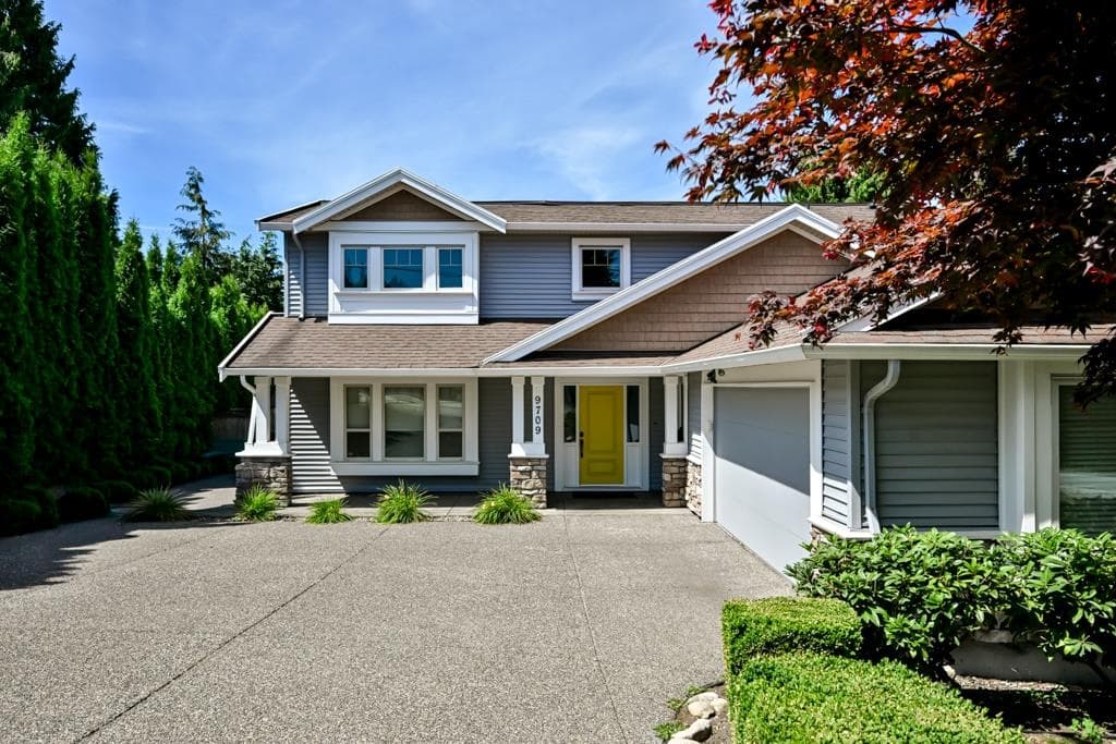 9709 Crown Crescent, Surrey, V3V 2T7 — photo 2