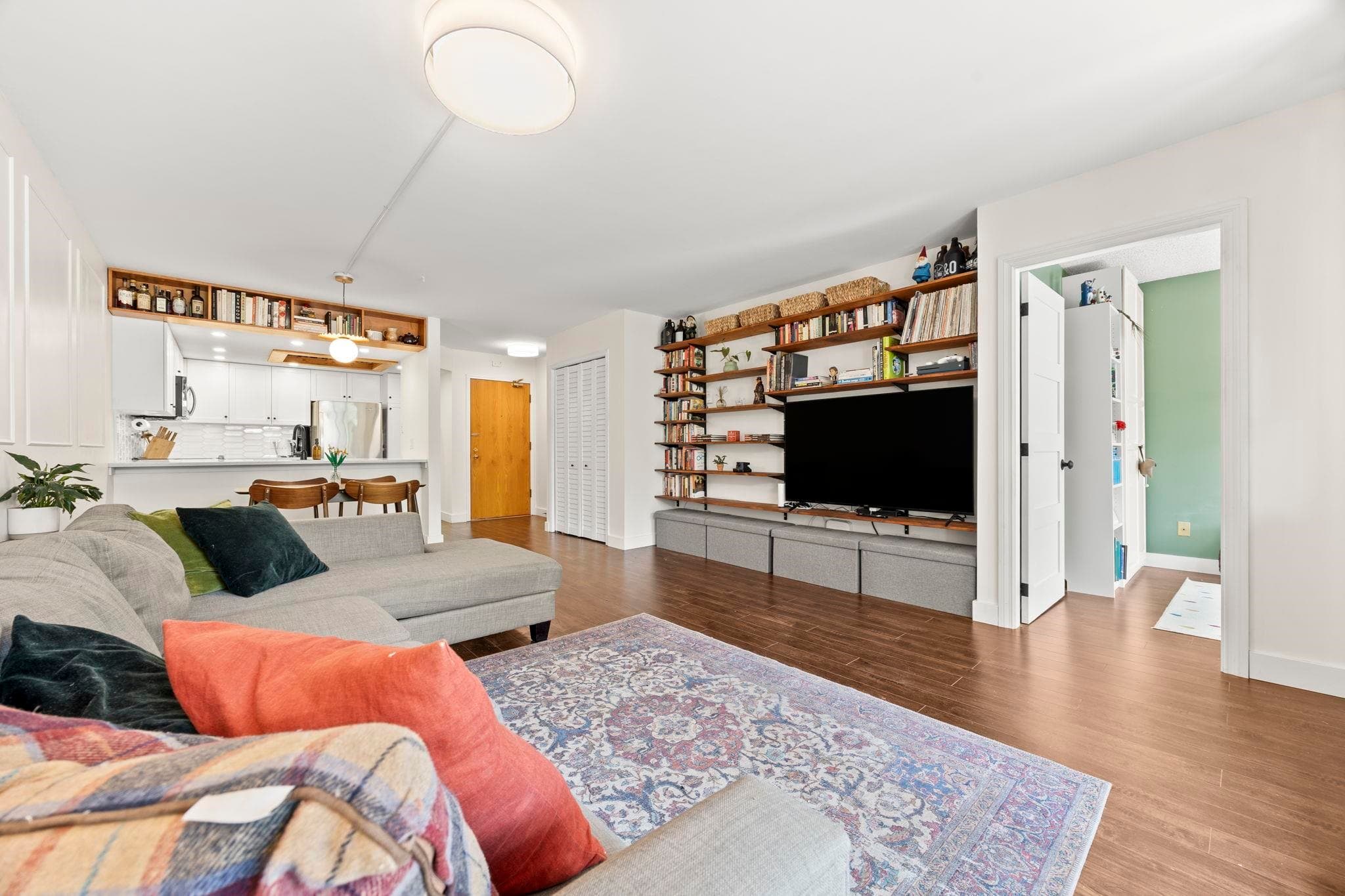 102 - 1045 Quayside Drive, New Westminster