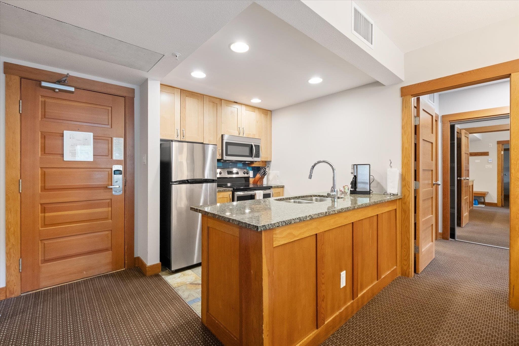 422A - 2036 London Lane, Whistler, V8E 0N7 — photo 3