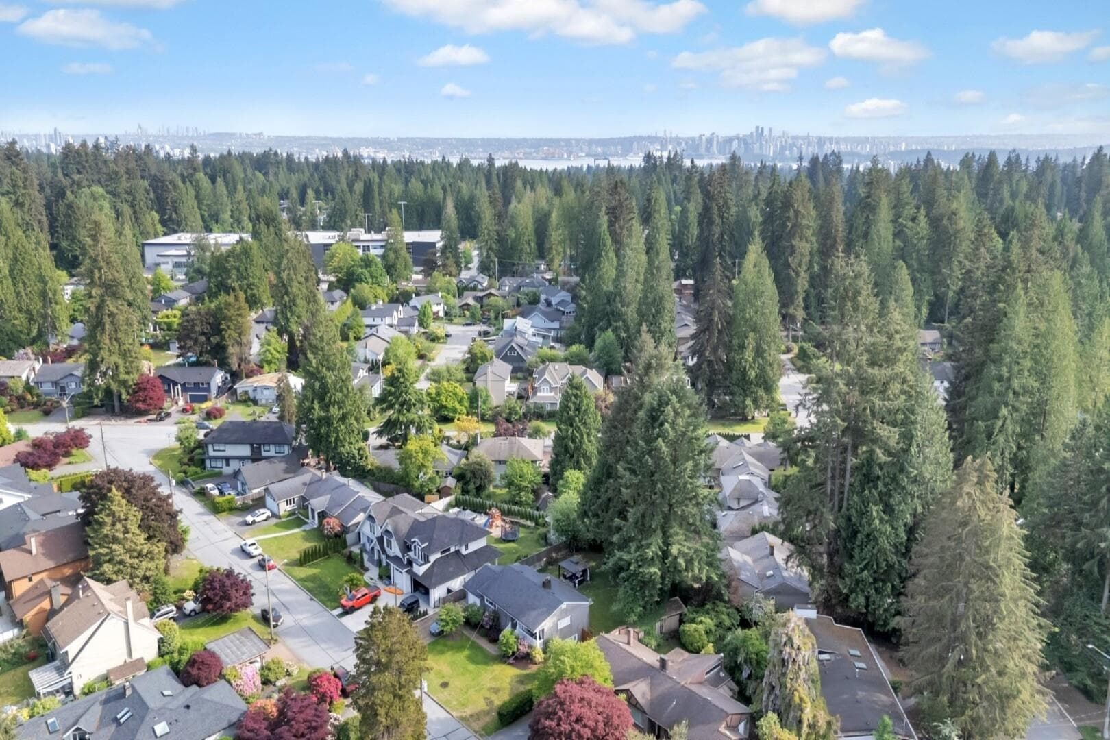 1075 Ruthina Avenue, North Vancouver, V7R 2E7 — photo 3