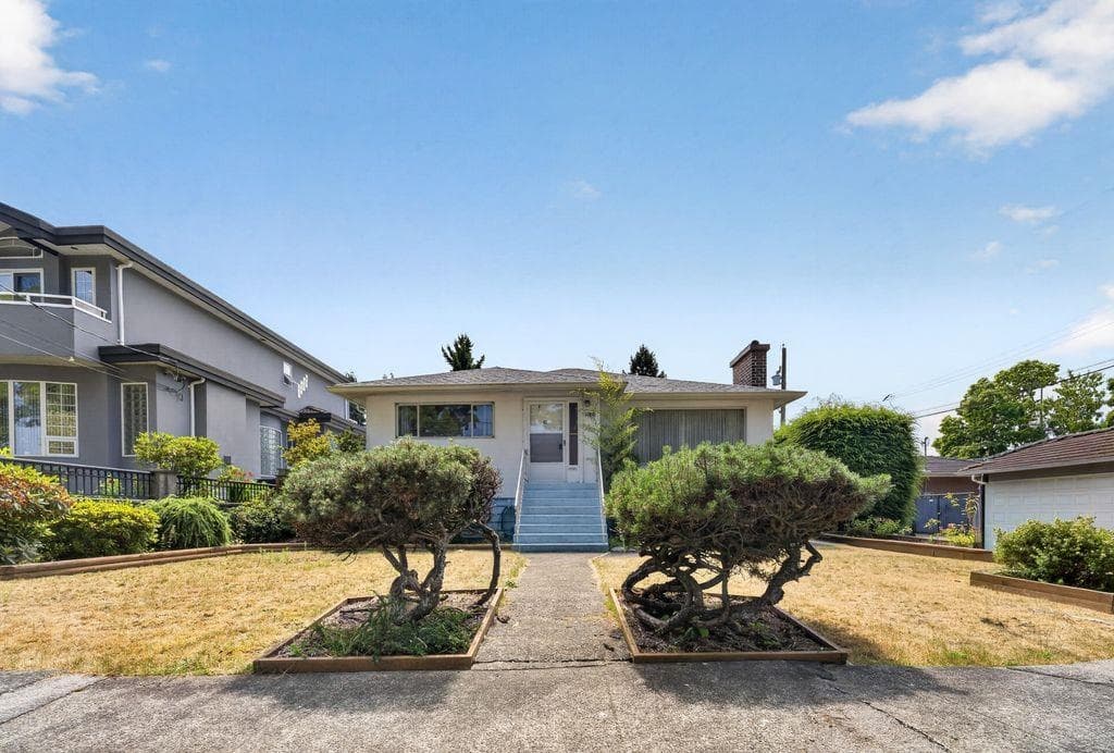 3126 Waverley Avenue, Vancouver