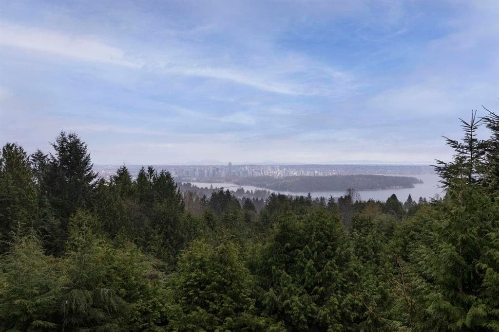 1375 Burnside Road, West Vancouver, V7S 2P6 — photo 3