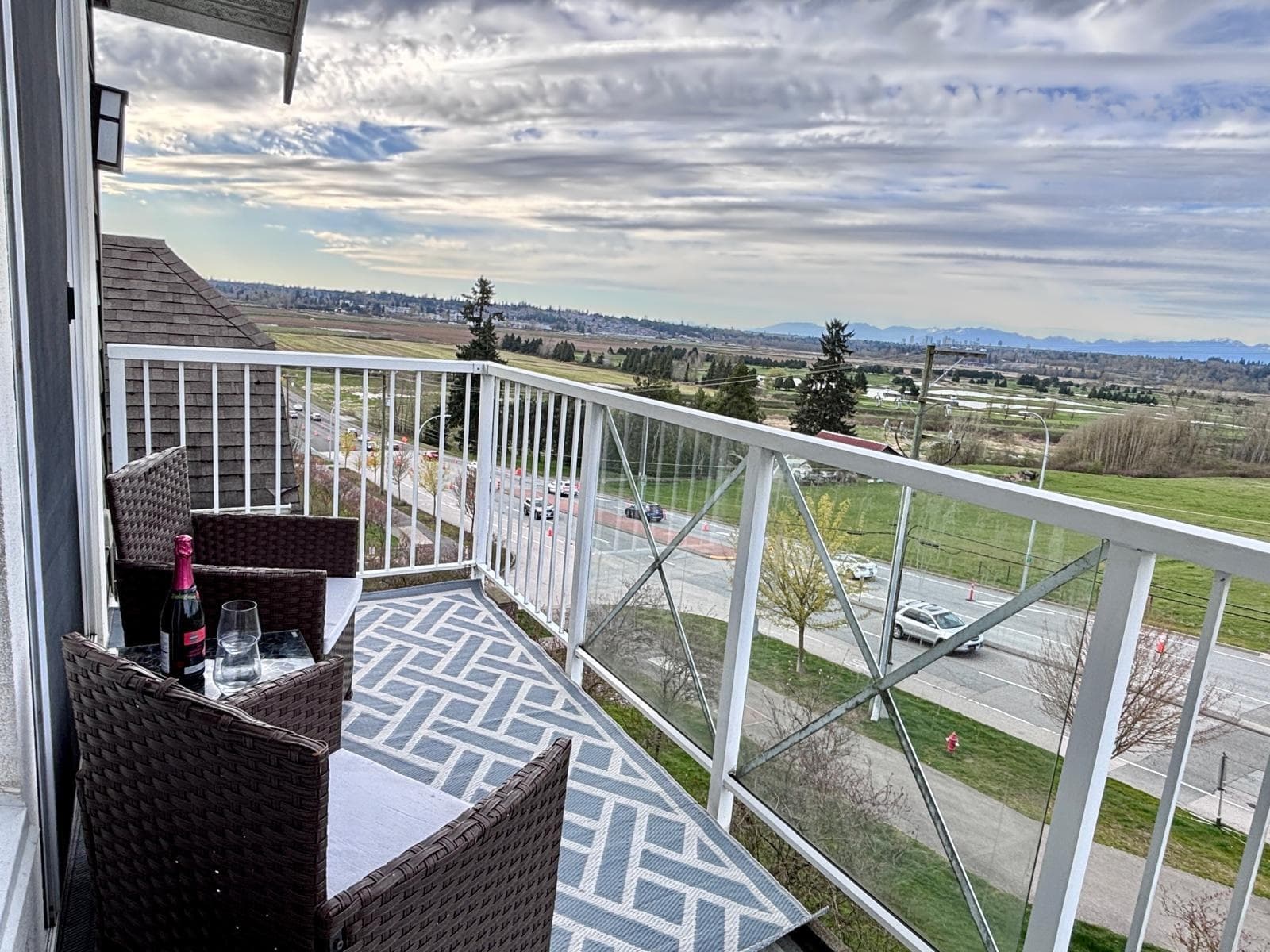 415 - 16398 64 Avenue, Surrey