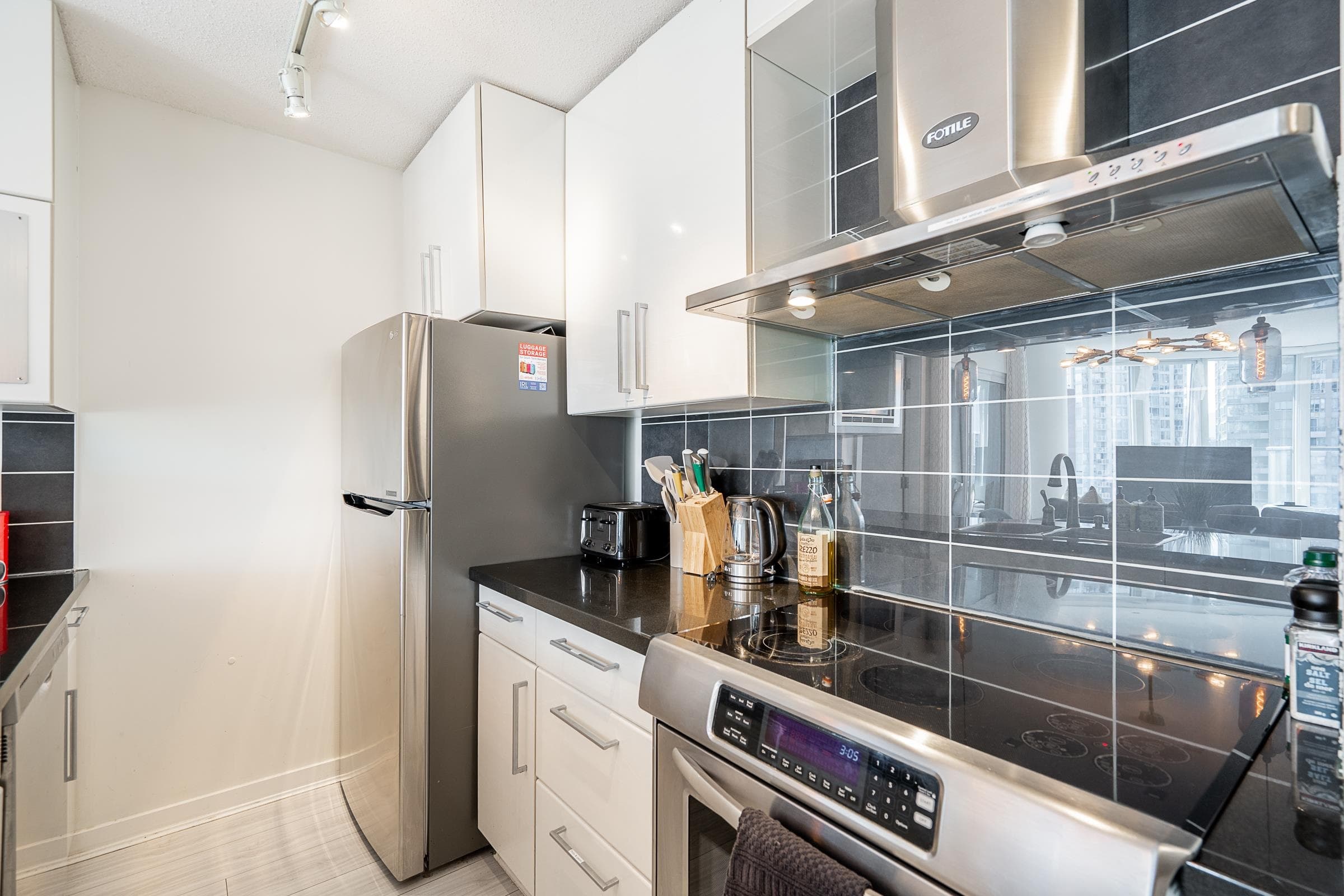 1002 - 689 Abbott Street, Vancouver, V6B 0J2 — photo 5