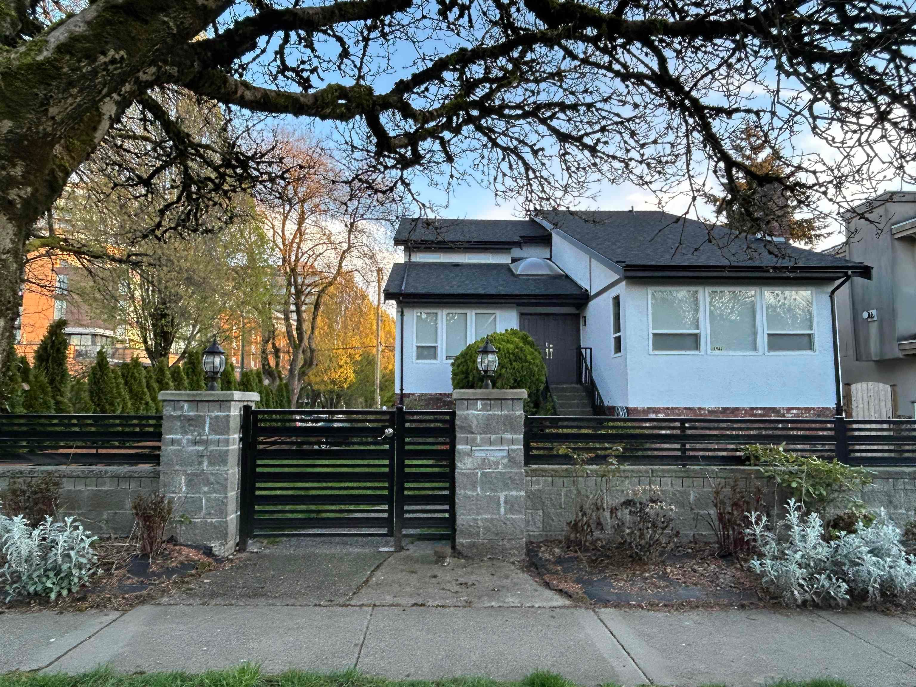 1544 W 68th Avenue, Vancouver