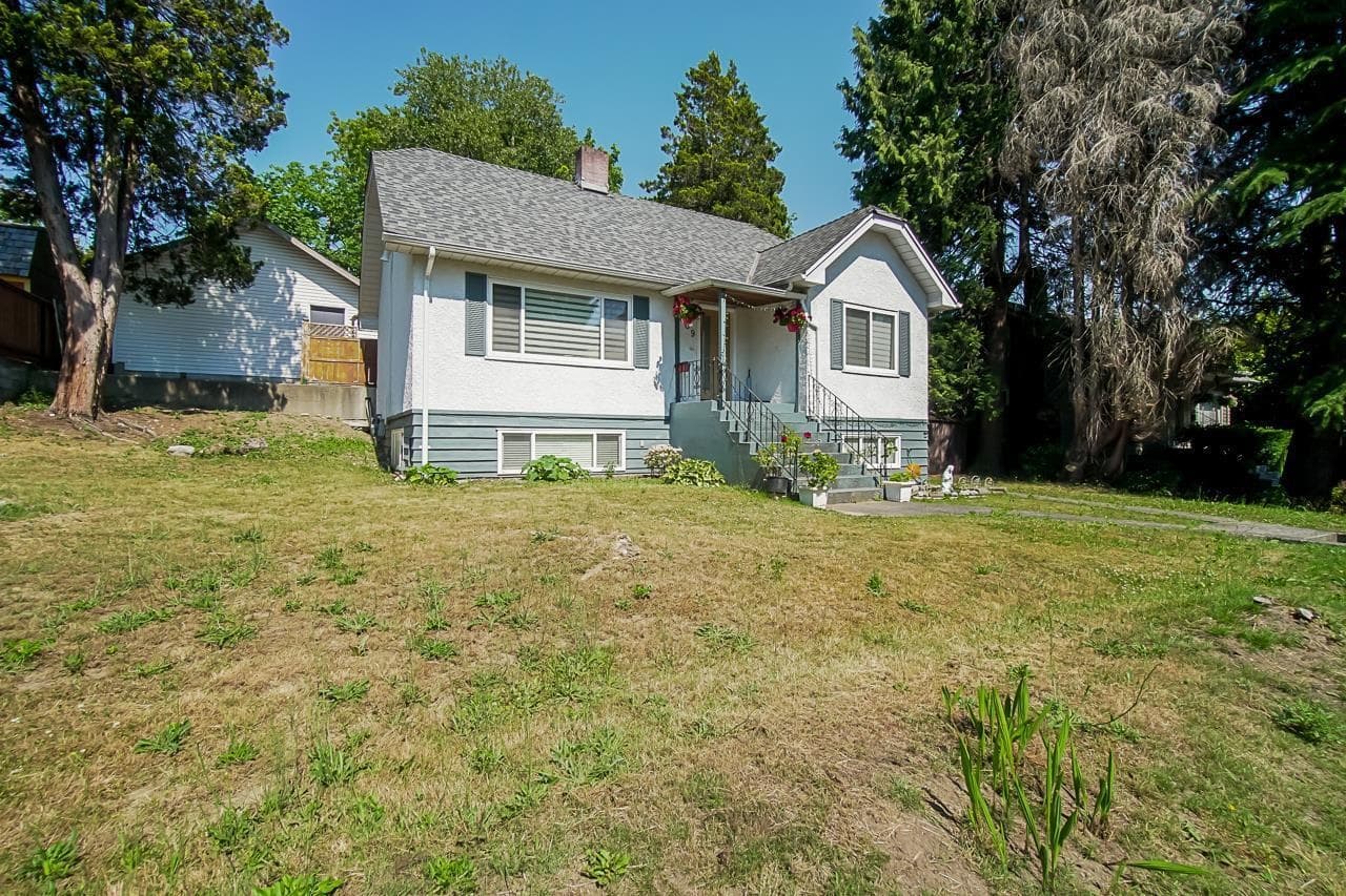 809 Sangster Place, New Westminster, V3L 4L7 — photo 1