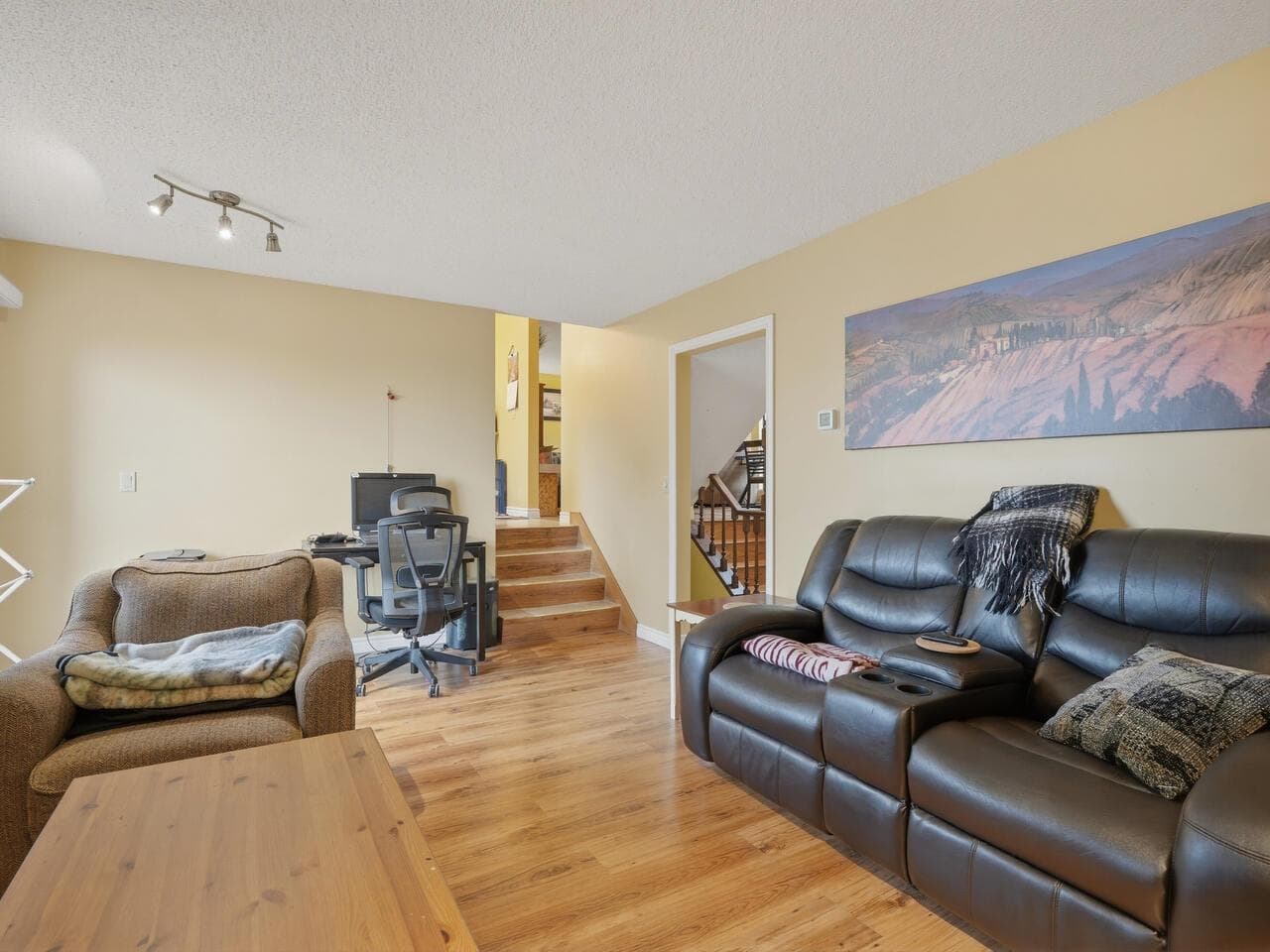 3183 Beacon Drive, Coquitlam, V3C 3W7 — photo 3