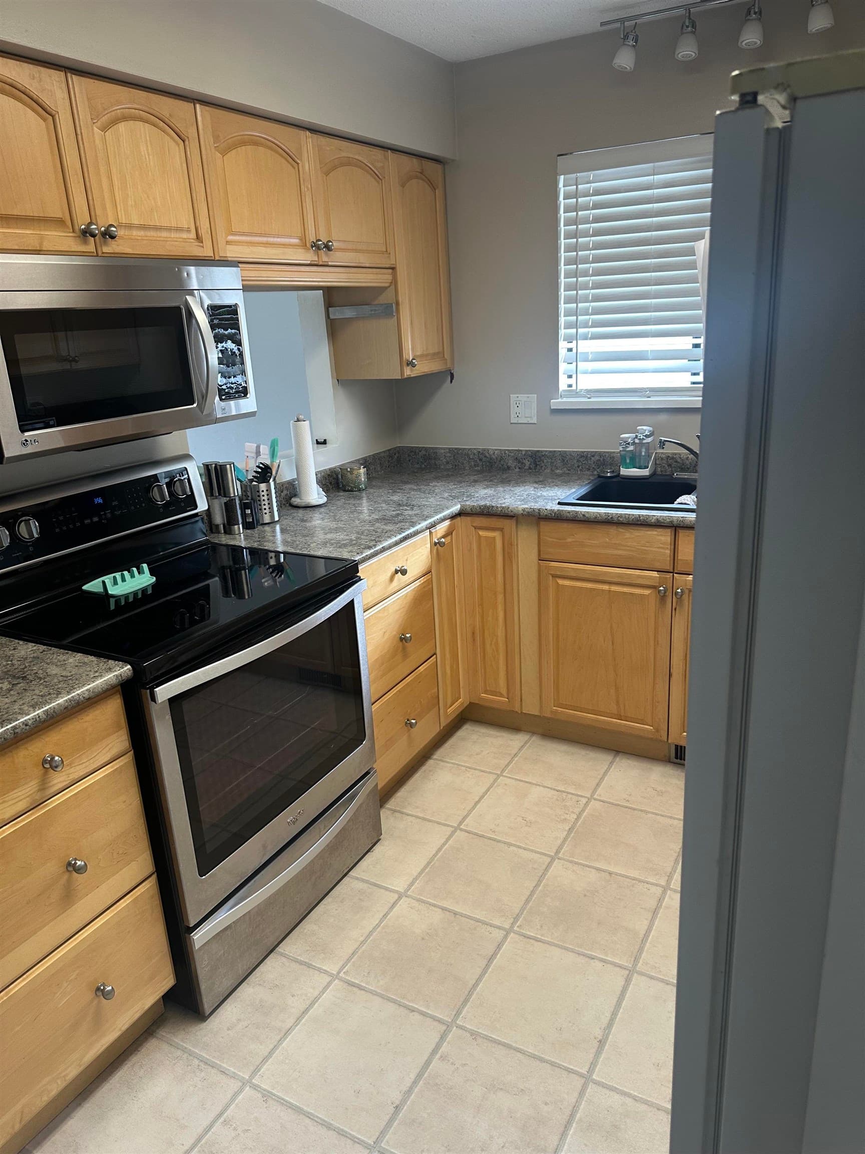 3177 Toba Drive, Coquitlam, V3B 6A3 — photo 2