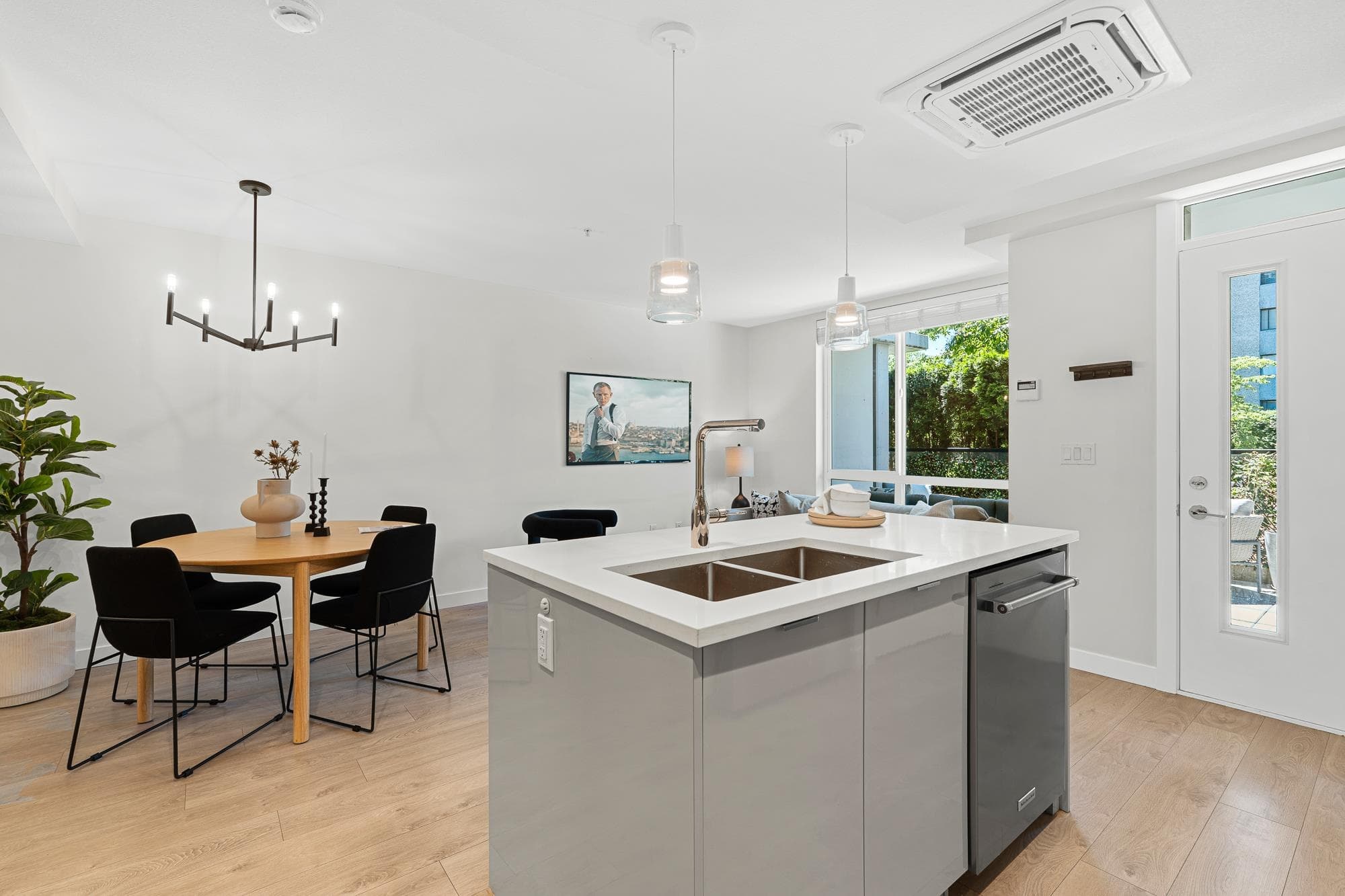 TH3 - 108 E 8th Street, North Vancouver, V7L 1Y9 — photo 5
