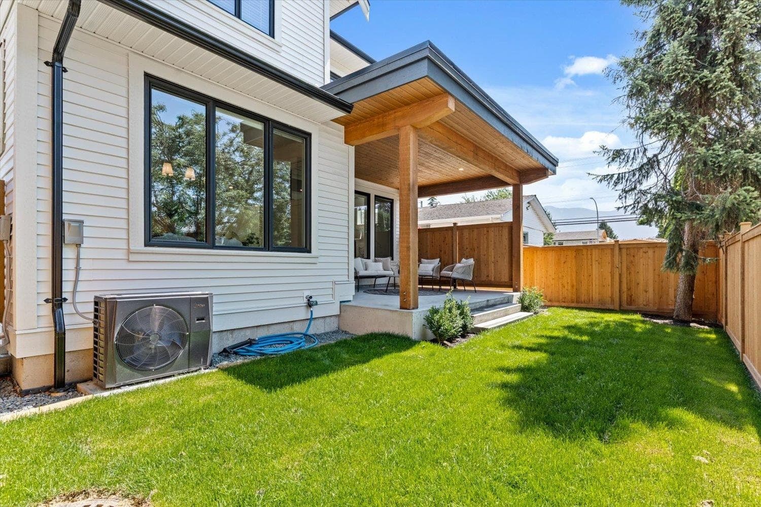 6405 Silverthorne Road, Chilliwack, V2R 2N6 — photo 2