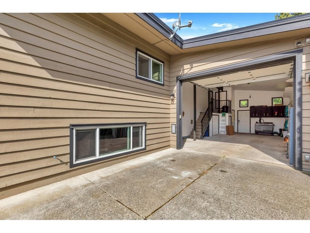 2260 Sentinel Drive, Abbotsford, V2S 5E5 — photo 2