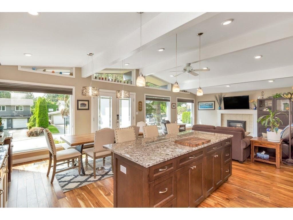 2260 Sentinel Drive, Abbotsford, V2S 5E5 — photo 3