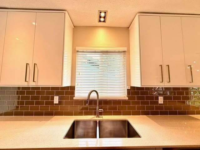 Upper - 3444 Church, North Vancouver, V7K 2L4 — photo 3