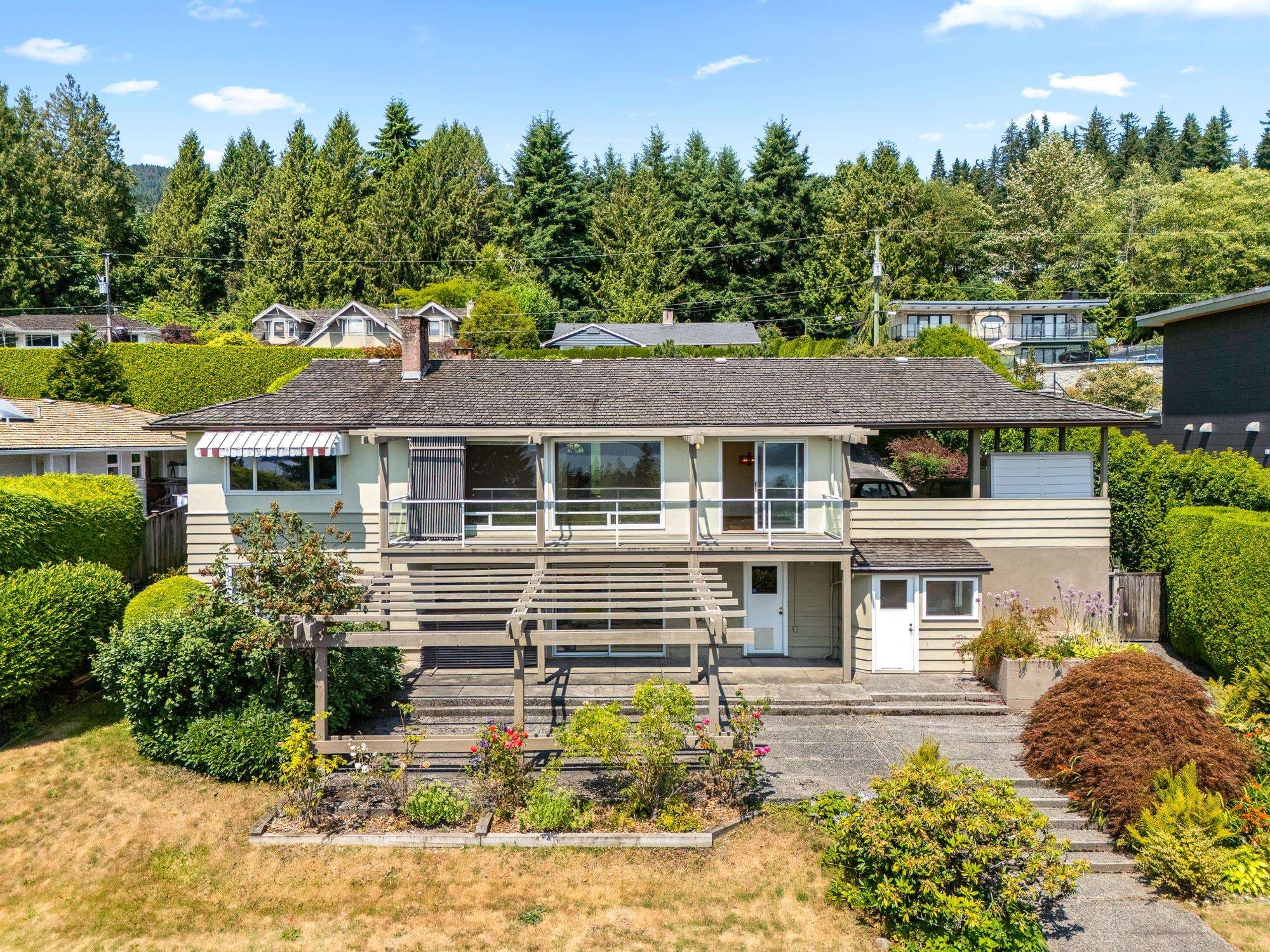1850 Rosebery Avenue, West Vancouver