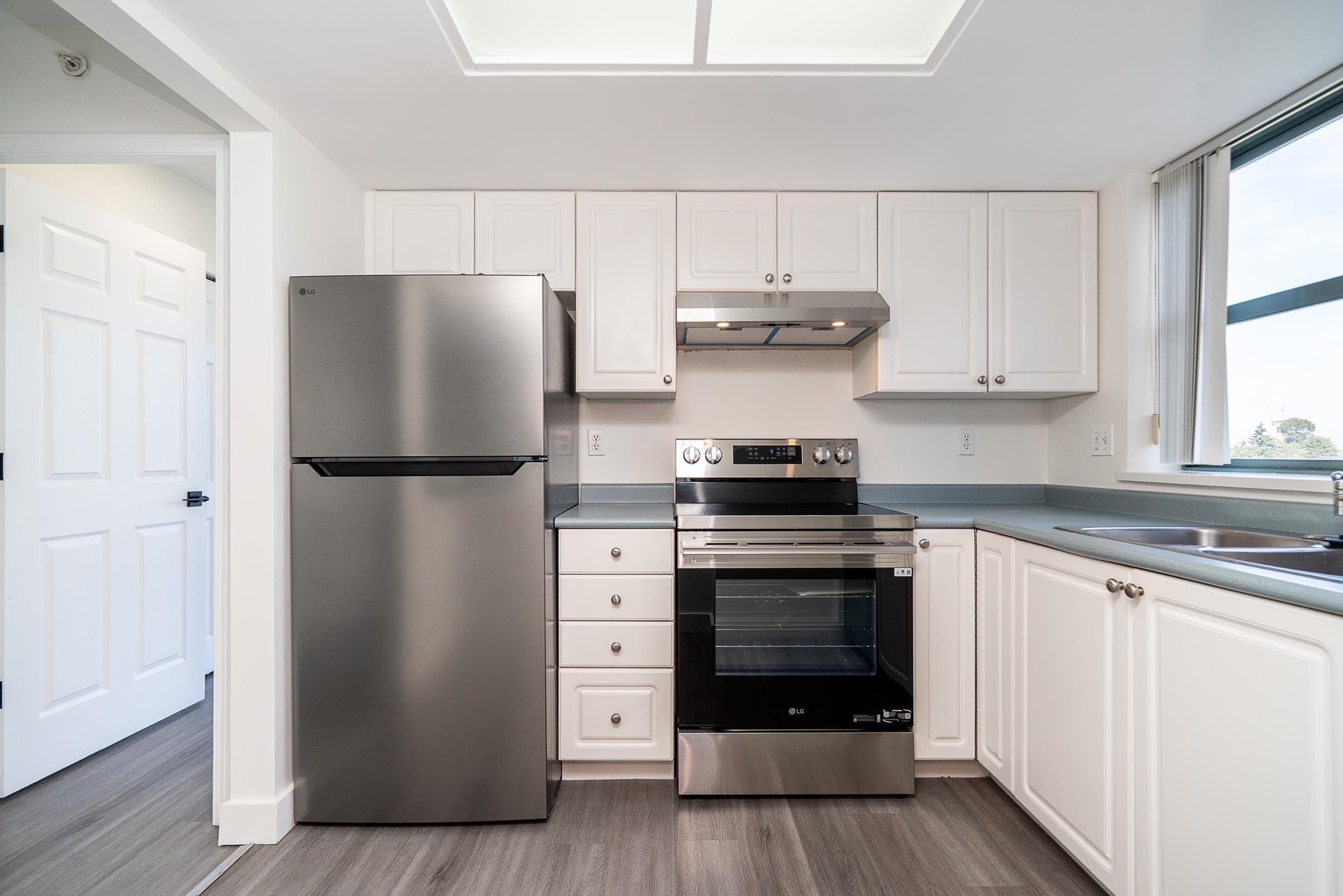 1602 - 200 Newport Drive, Port Moody, V3H 5B7 — photo 5