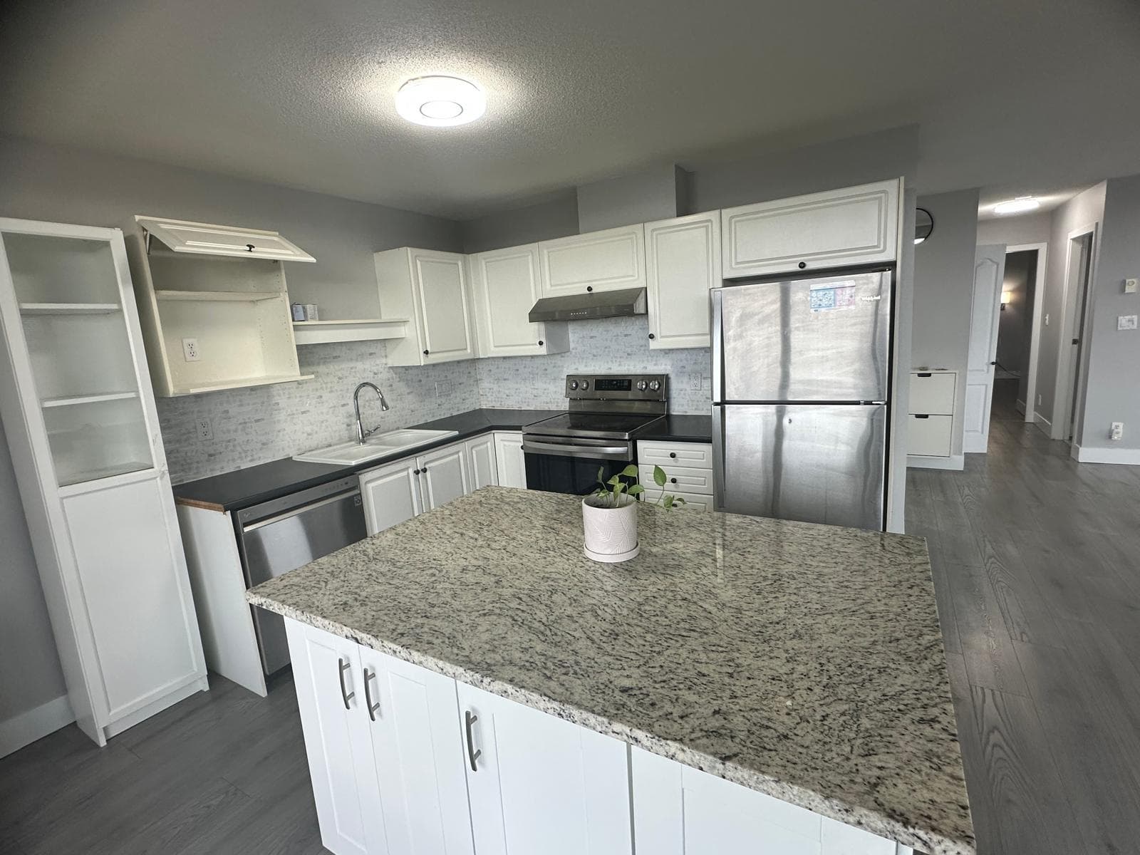 704 - 412 Twelfth Street, New Westminster, V3M 6R2 — photo 3