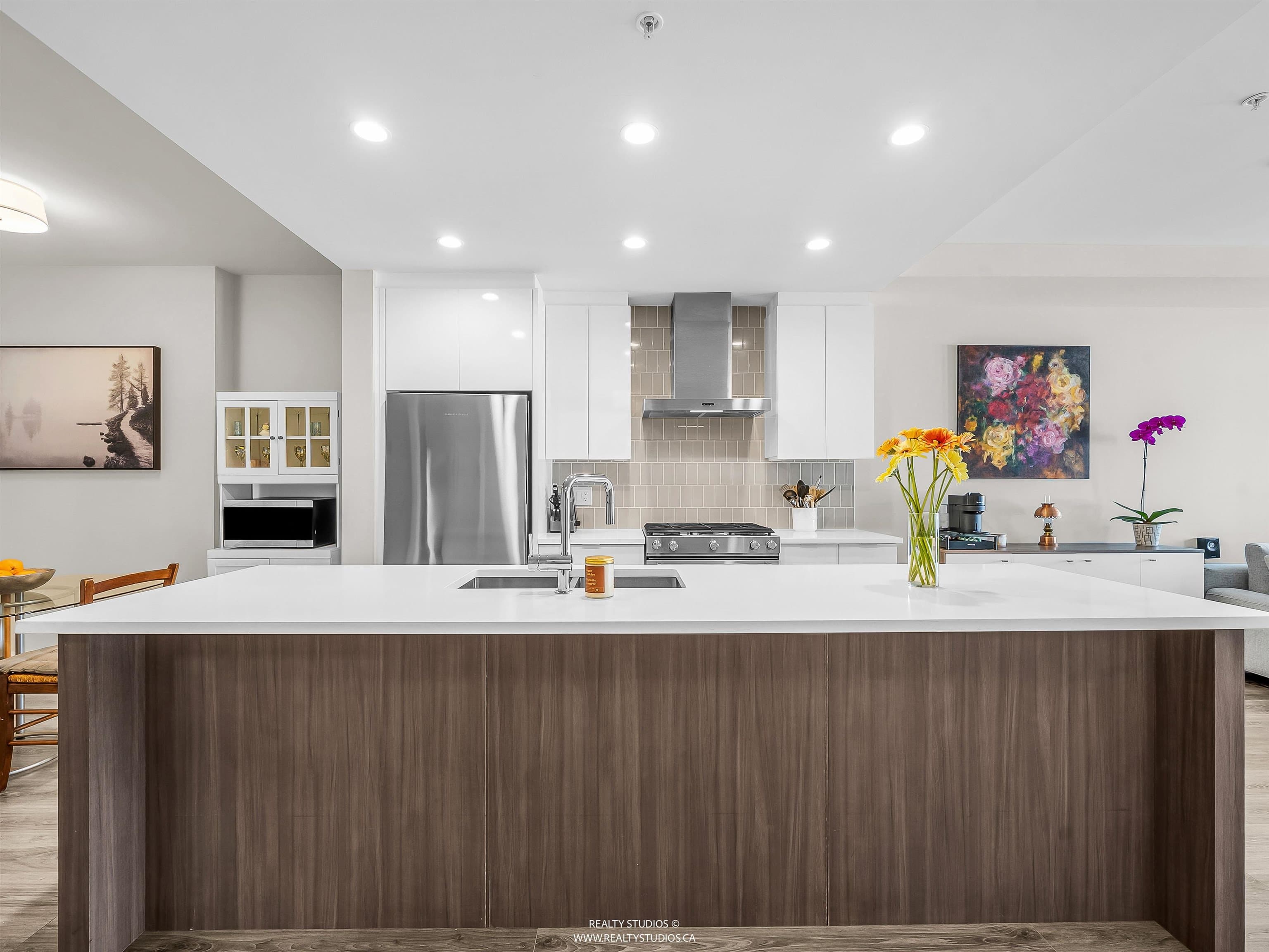 401 - 1496 Charlotte Road, North Vancouver