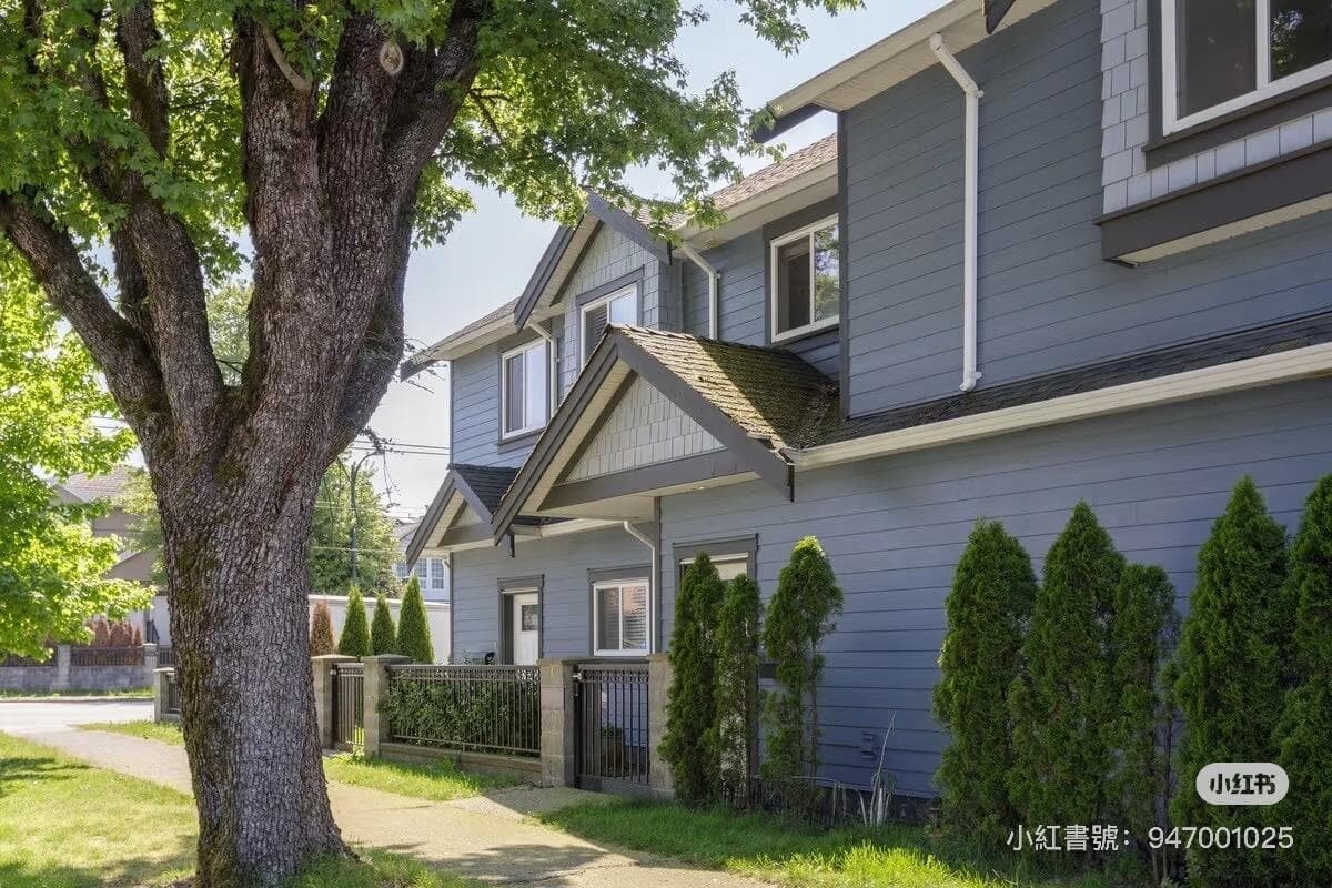 192 E 44th Avenue, Vancouver