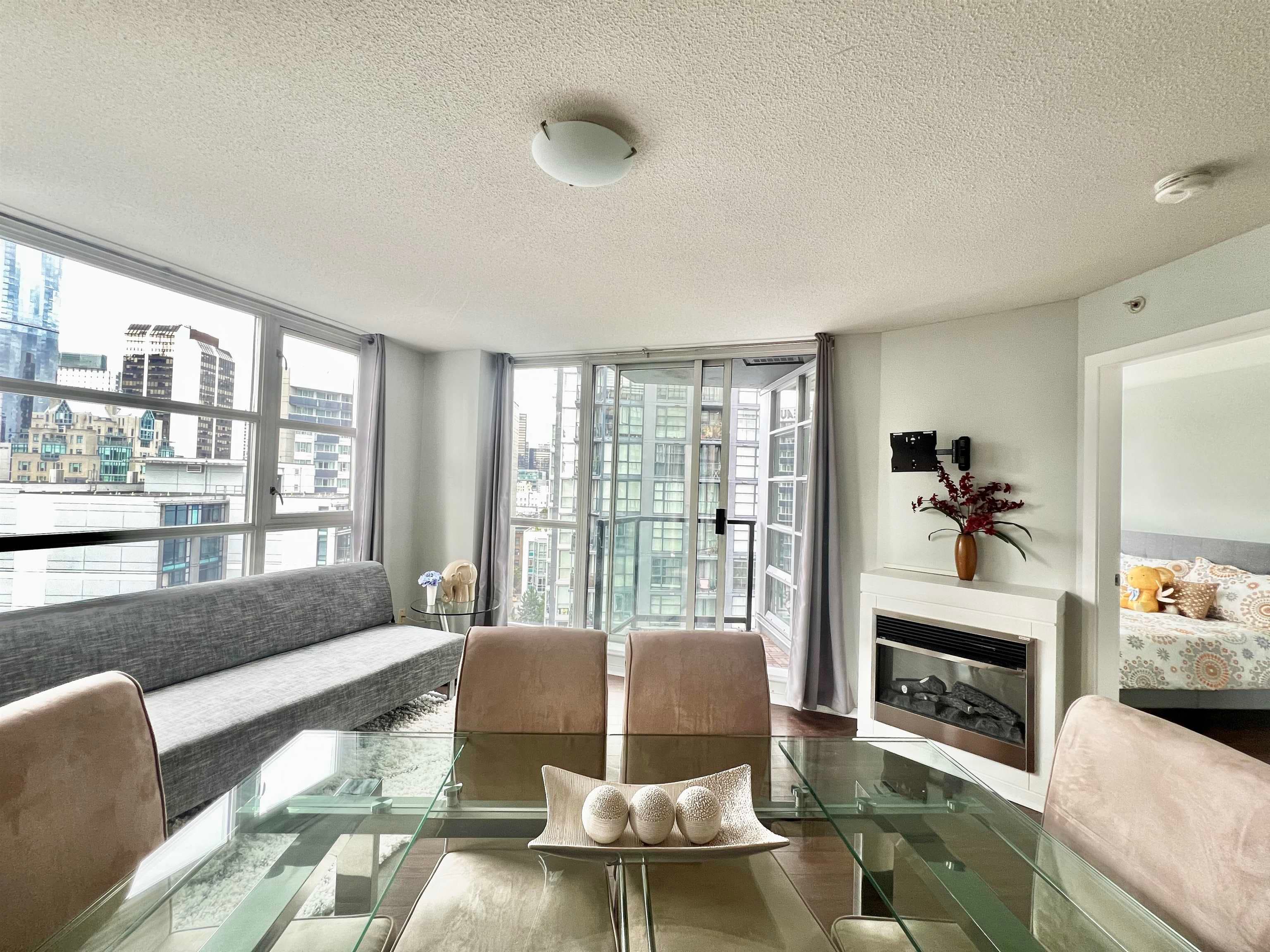 1102 - 1199 Seymour Street, Vancouver, V6B 1K3 — photo 2