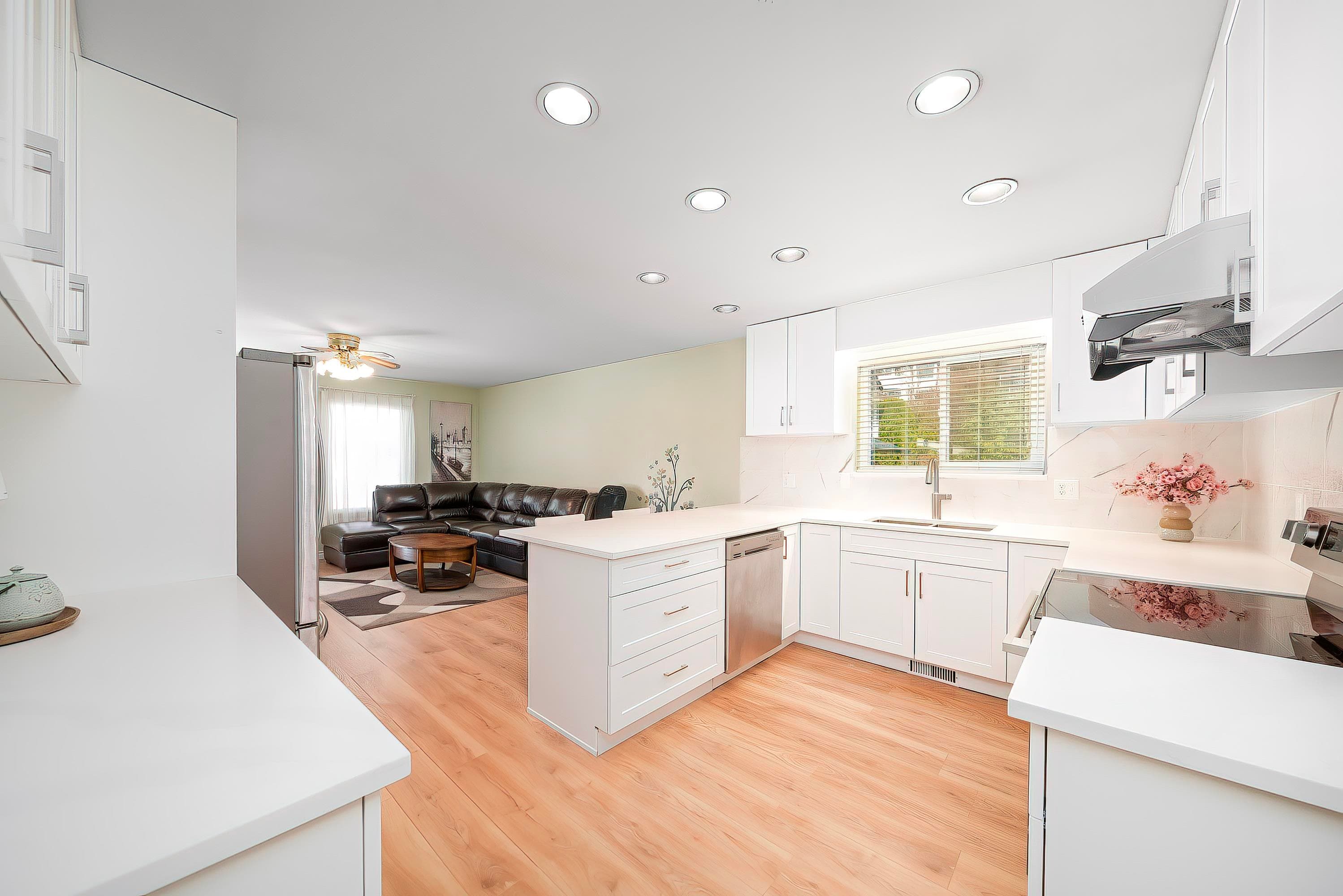 11 Harbour Place, Port Moody, V3H 4J8 — photo 4