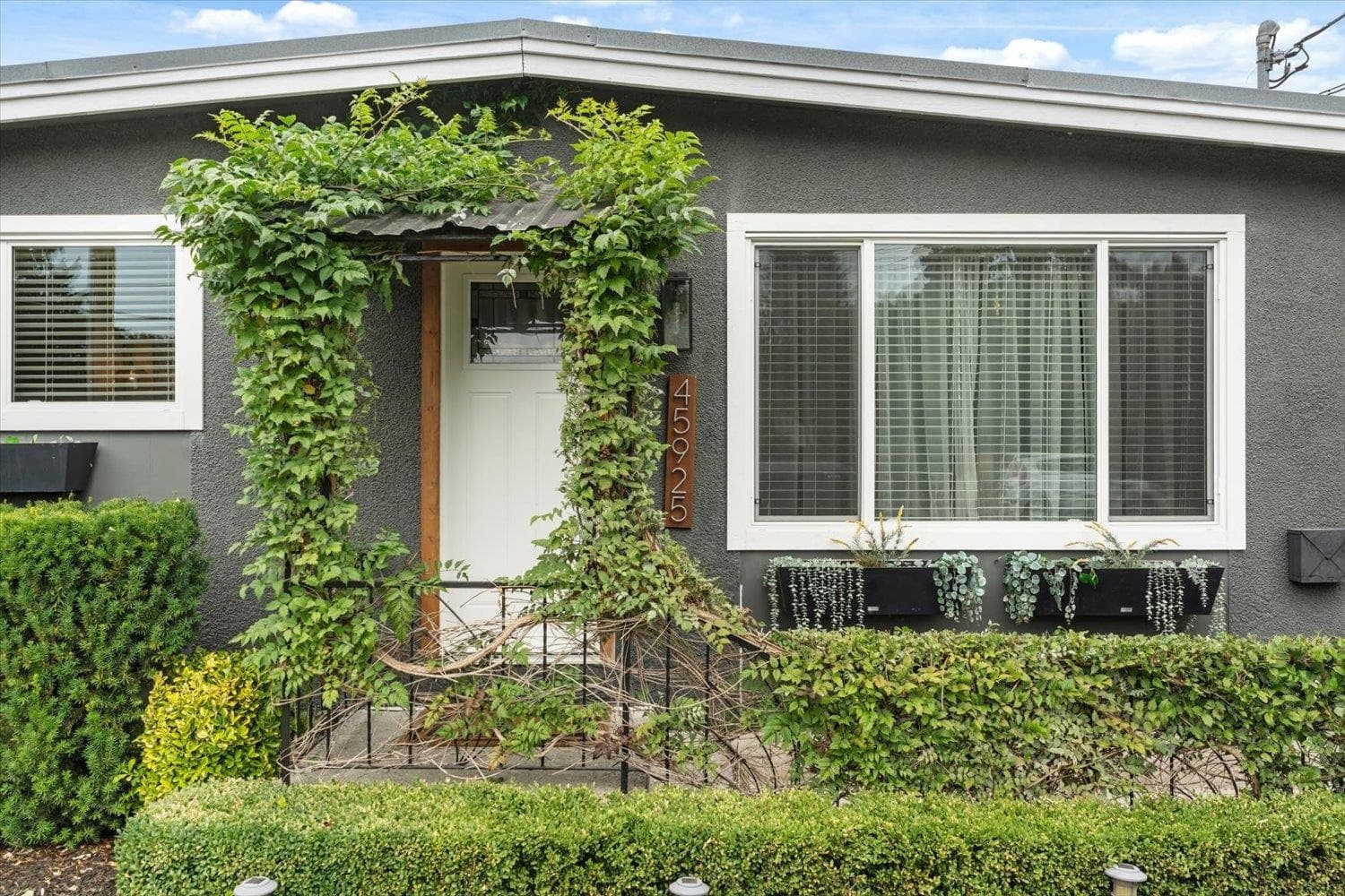 45925 Lewis Avenue, Chilliwack, V2P 3C3 — photo 2