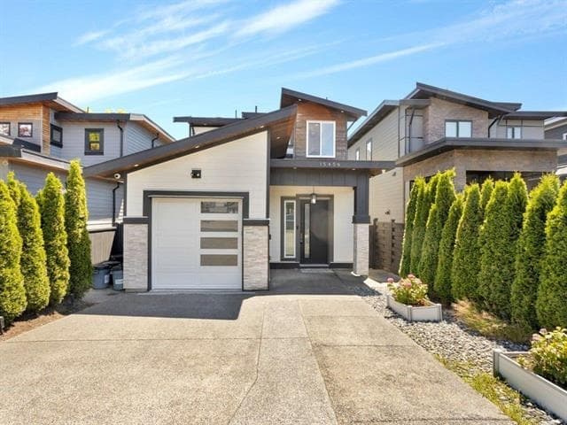15456 Russell Avenue, White Rock, V4B 2R3 — photo 1