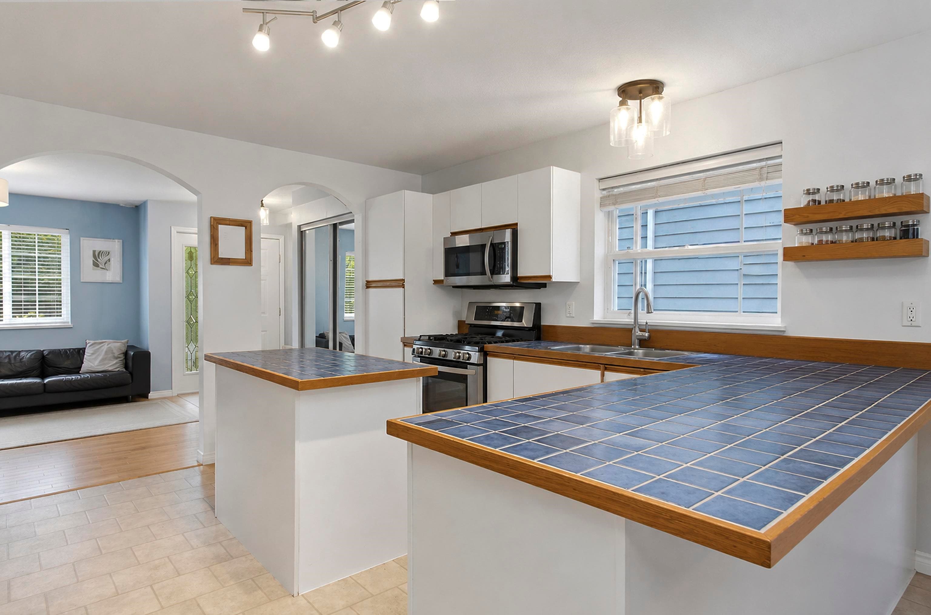1827 Mamquam Road, Squamish, V0N 1T0 — photo 5