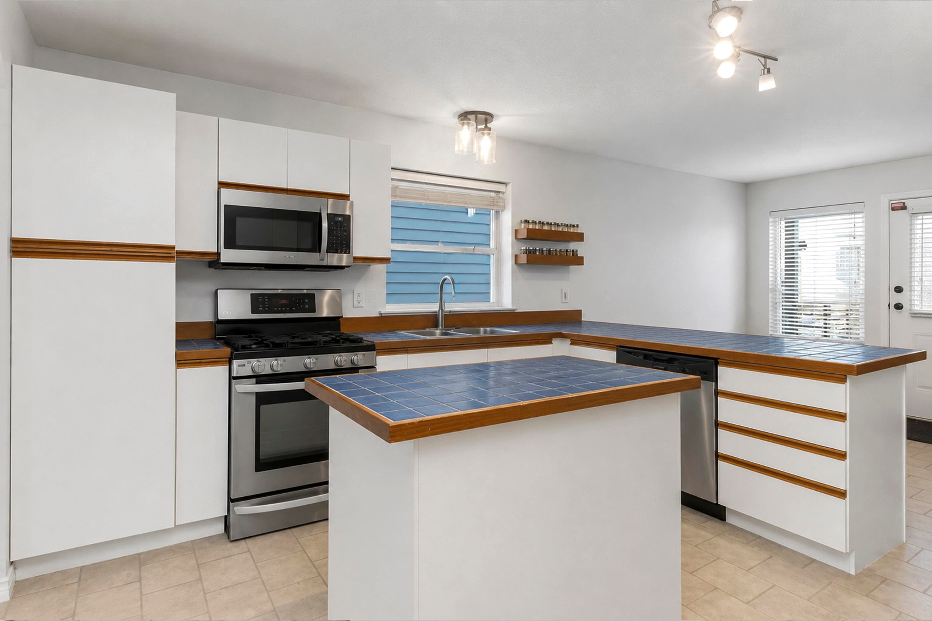 1827 Mamquam Road, Squamish, V0N 1T0 — photo 4