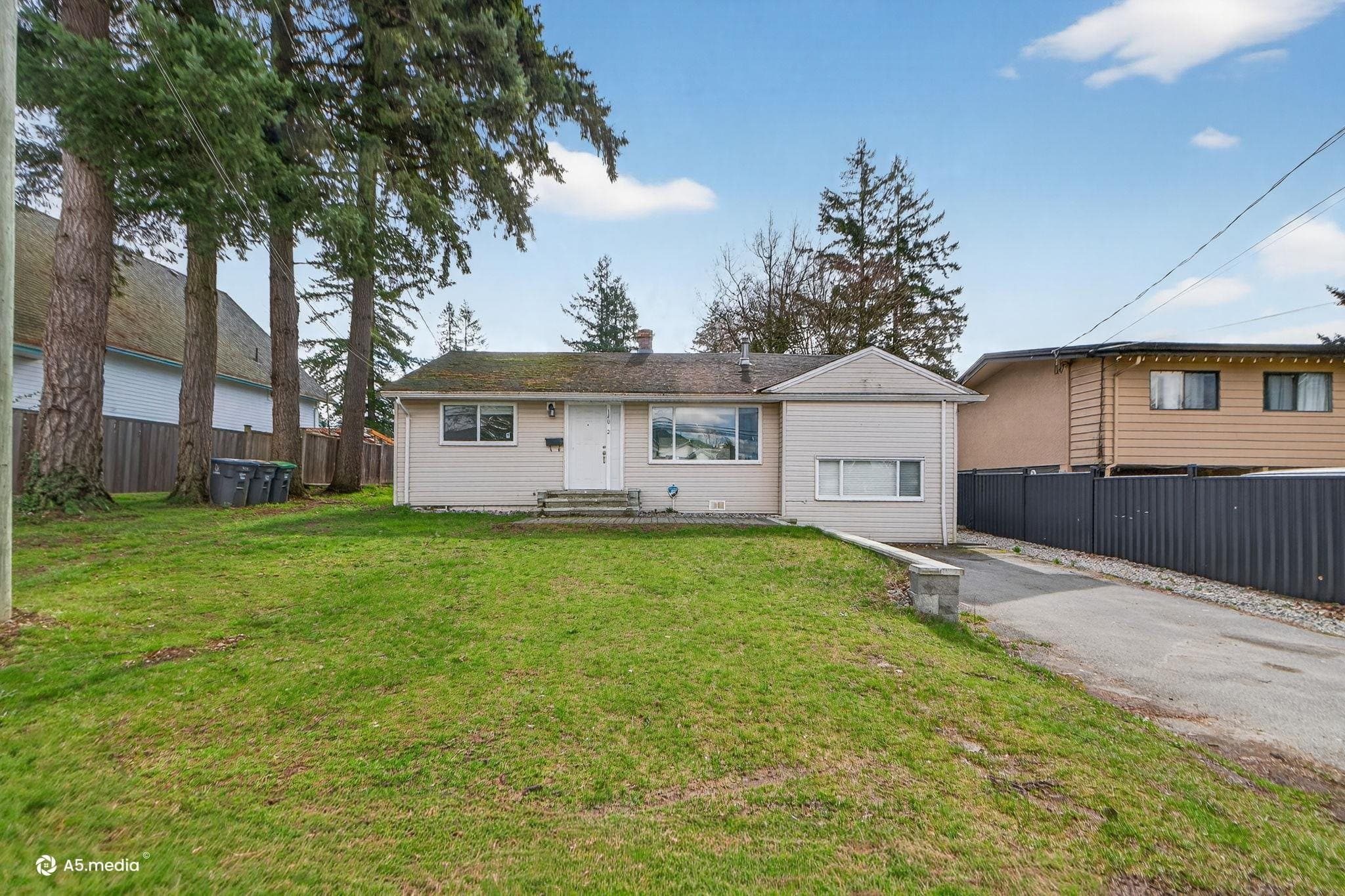 14032 Grosvenor Road, Surrey, V3R 5G5 — photo 2