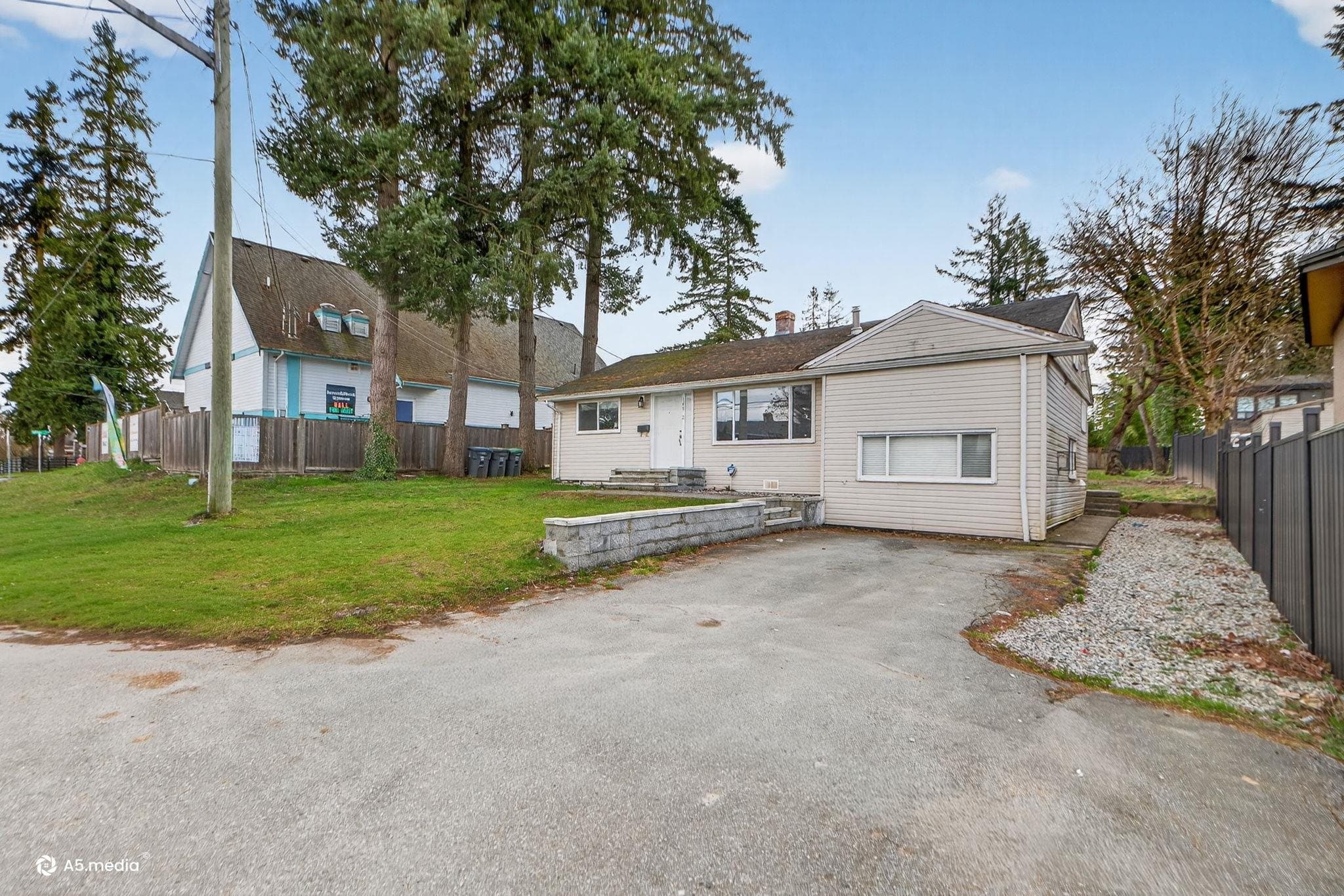 14032 Grosvenor Road, Surrey, V3R 5G5 — photo 1