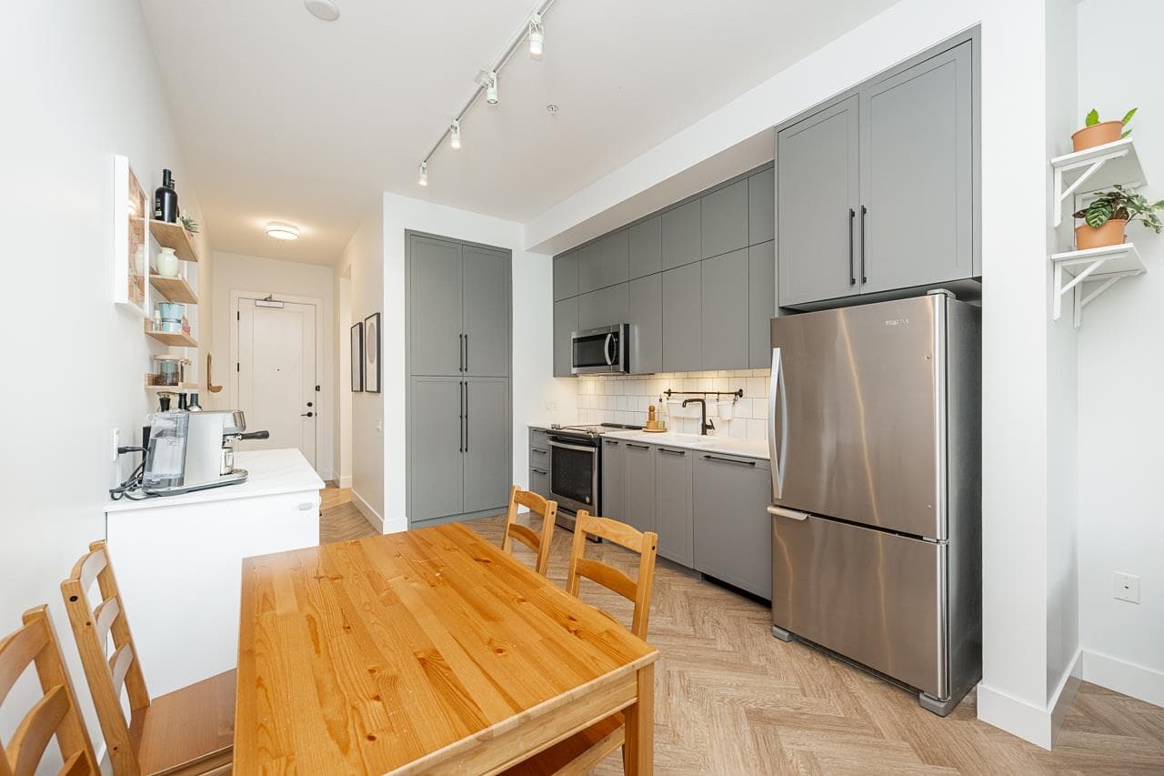 202 - 14968 101a Avenue, Surrey, V3R 0E8 — photo 3
