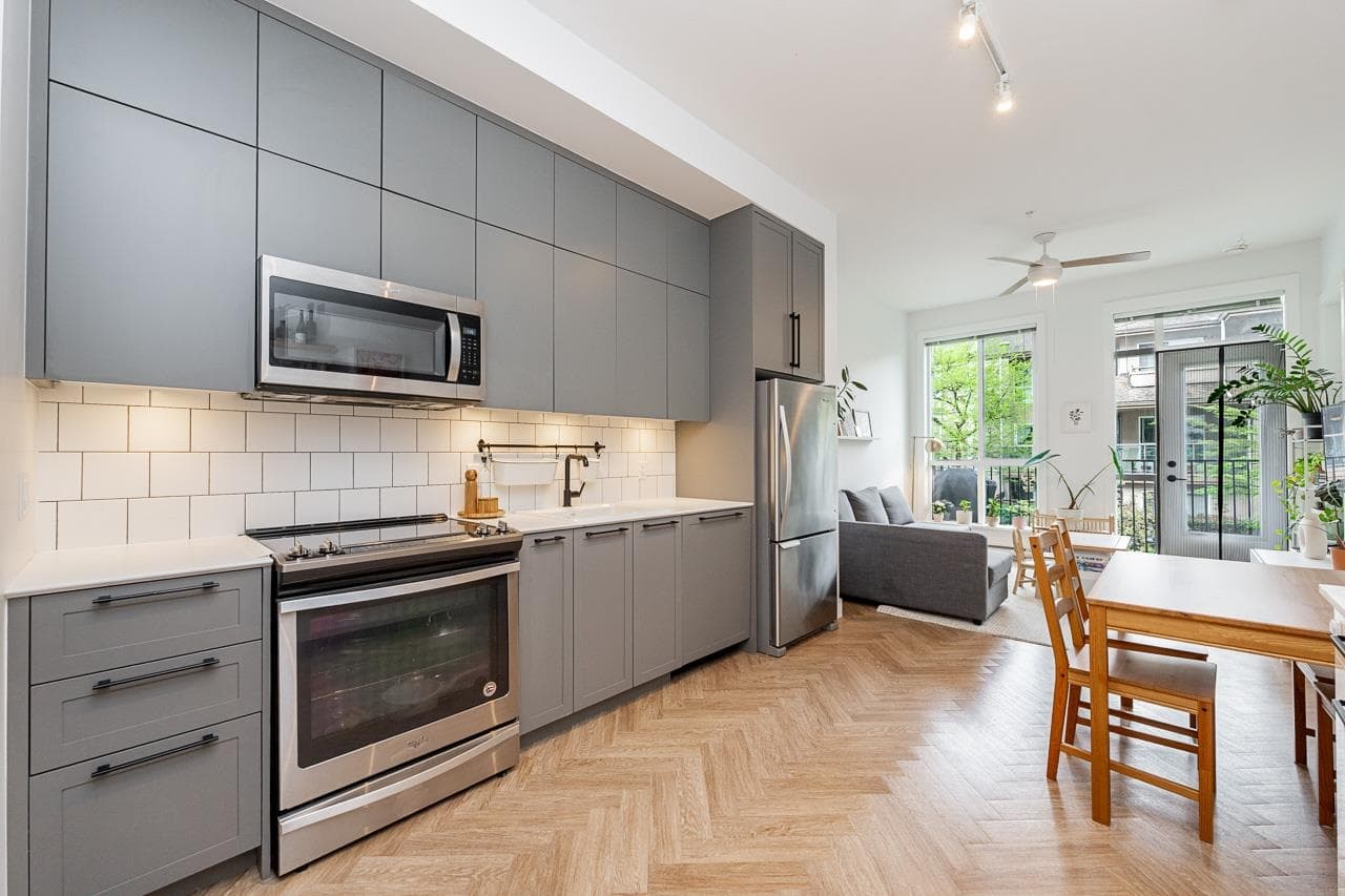 202 - 14968 101a Avenue, Surrey