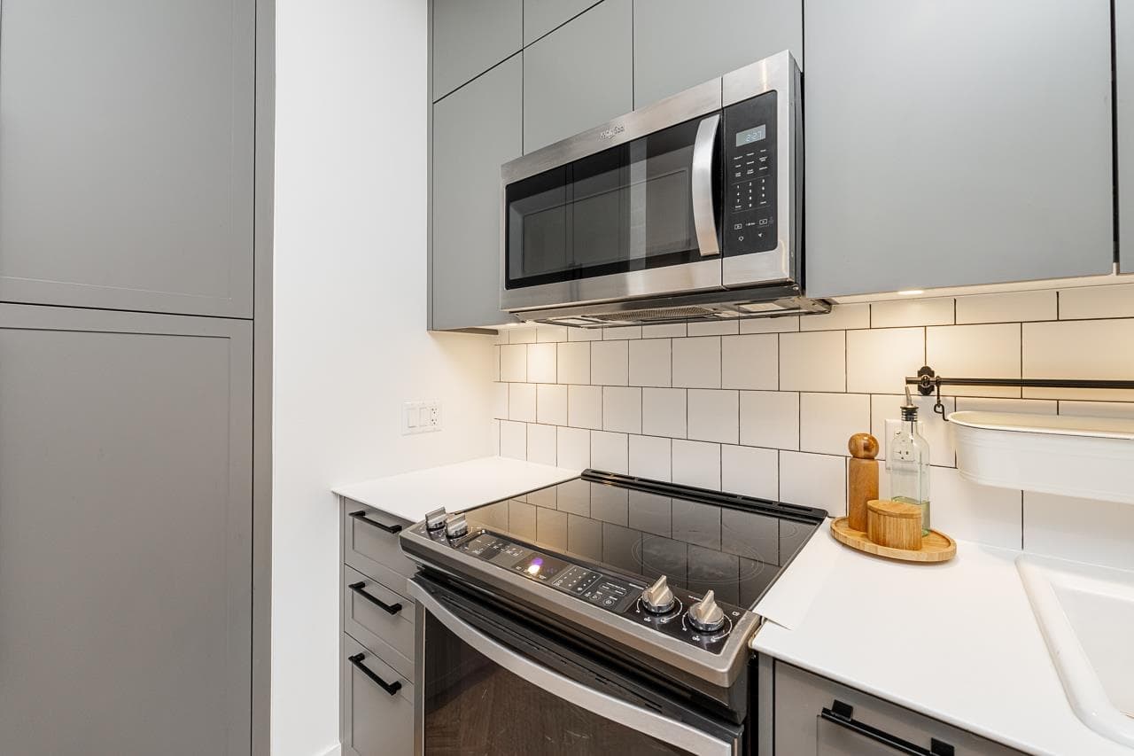 202 - 14968 101a Avenue, Surrey, V3R 0E8 — photo 5