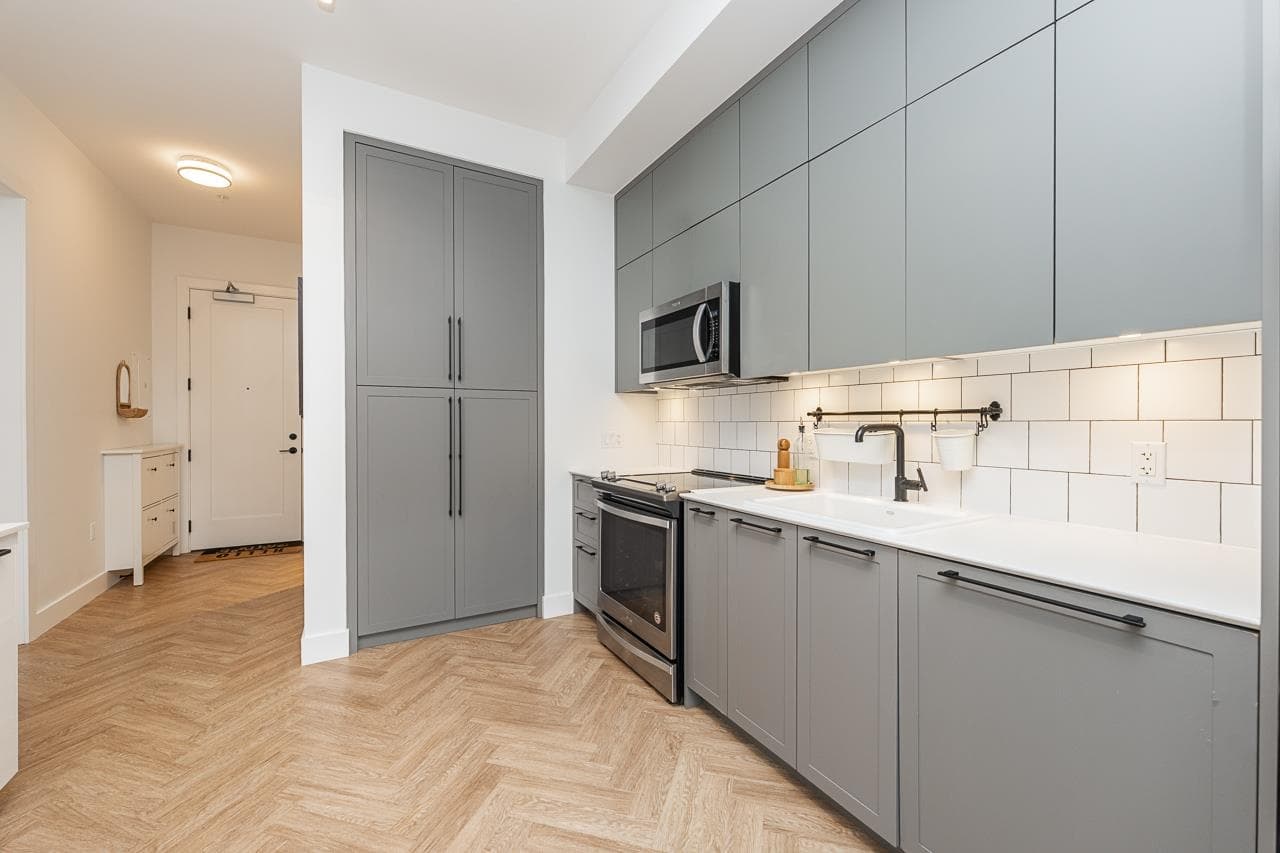 202 - 14968 101a Avenue, Surrey, V3R 0E8 — photo 4