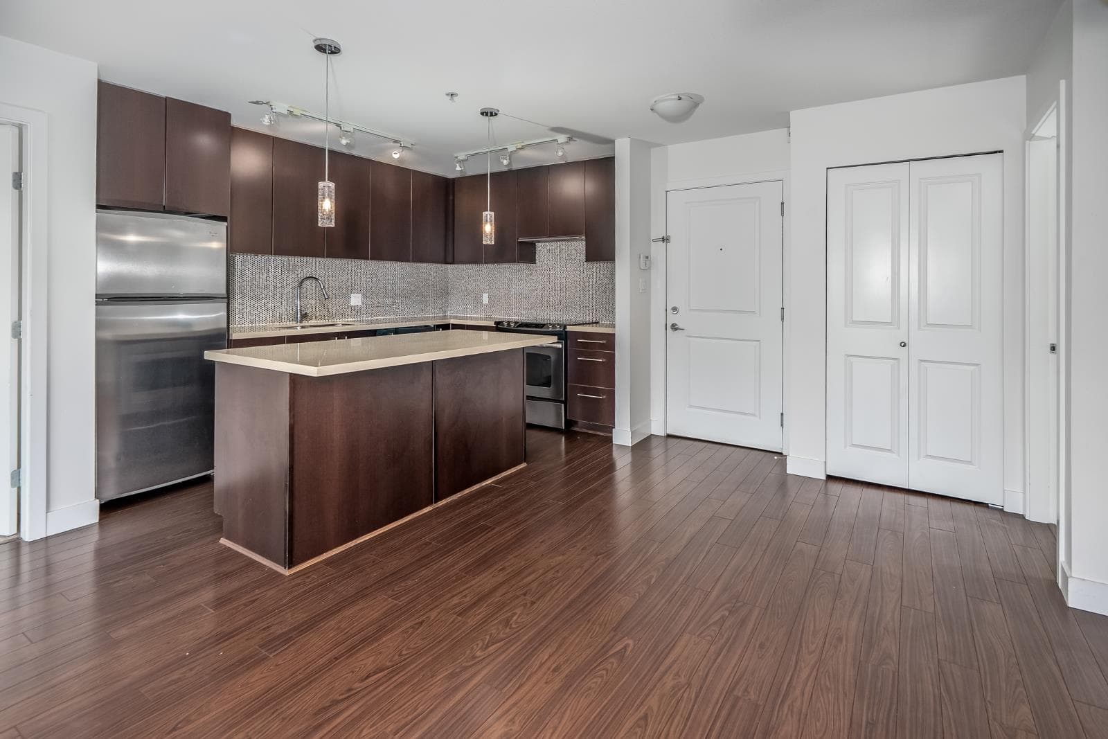 406 - 15735 Croydon Drive, Surrey, V3Z 2L5 — photo 5