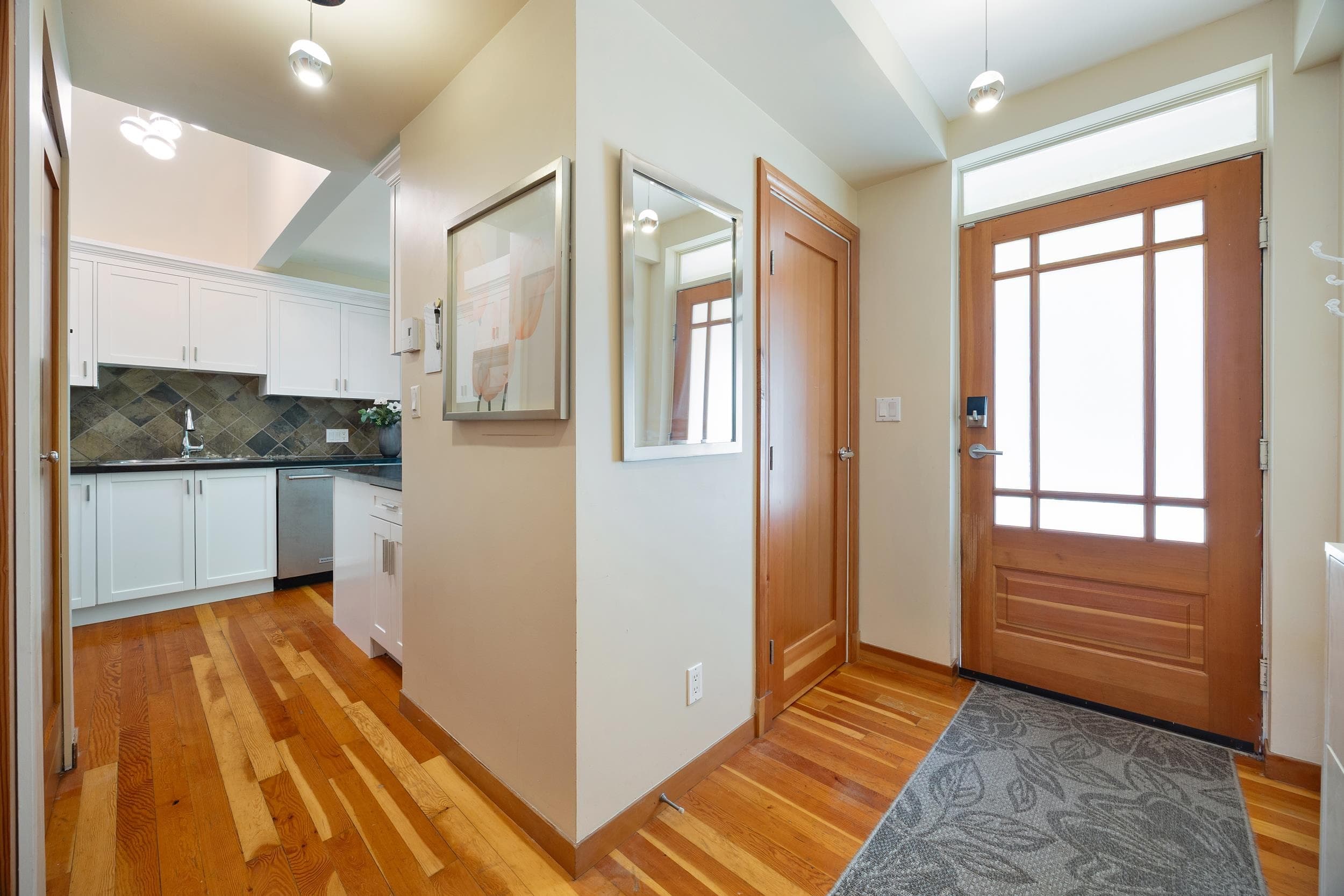 114 - 8 Renaissance Square, New Westminster, V3M 7A9 — photo 2