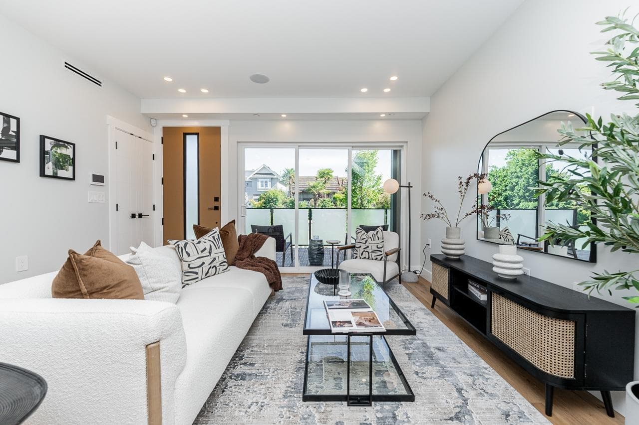 2 - 676 E 22nd Avenue, Vancouver
