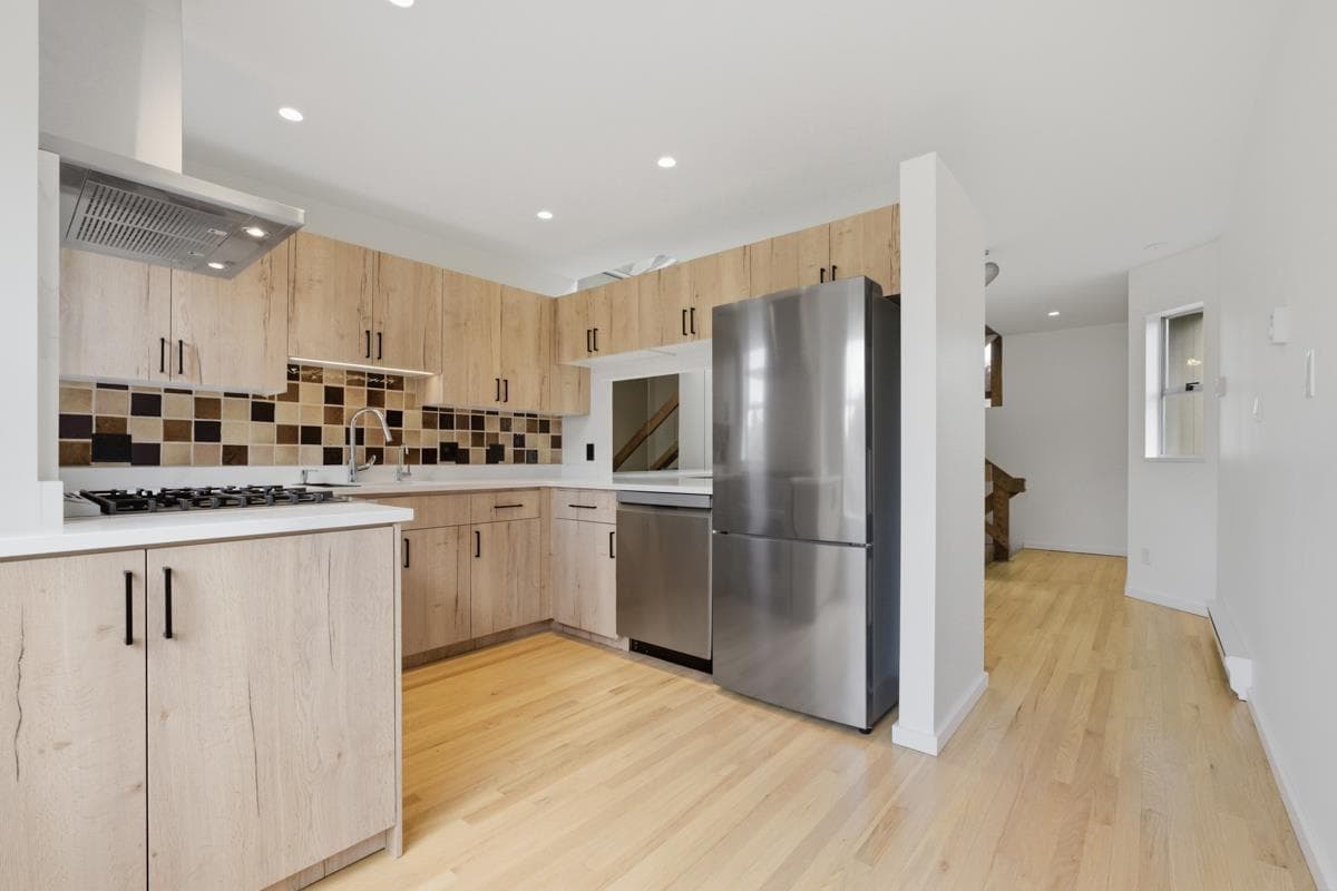 1816 Whyte Avenue, Vancouver