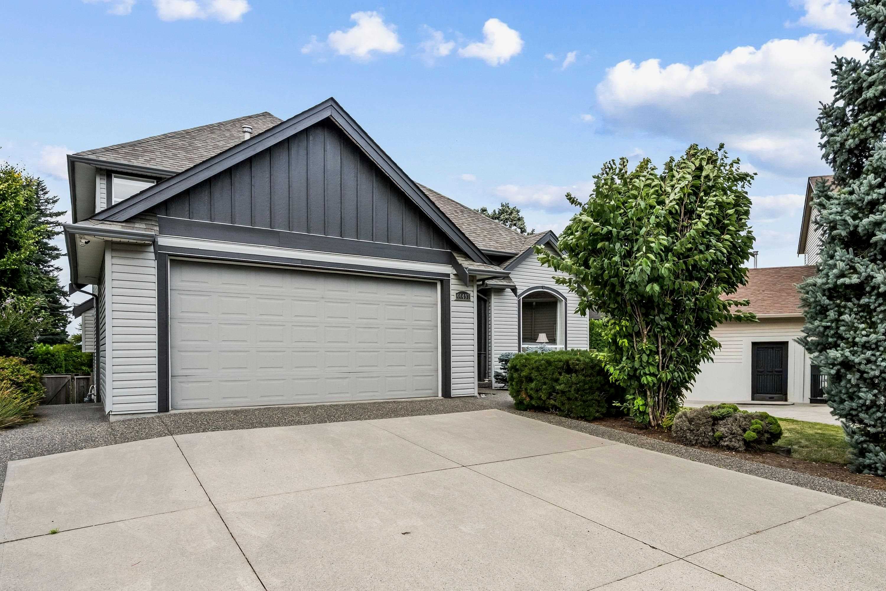 44497 Elsie Place, Chilliwack, V2R 5N5 — photo 1