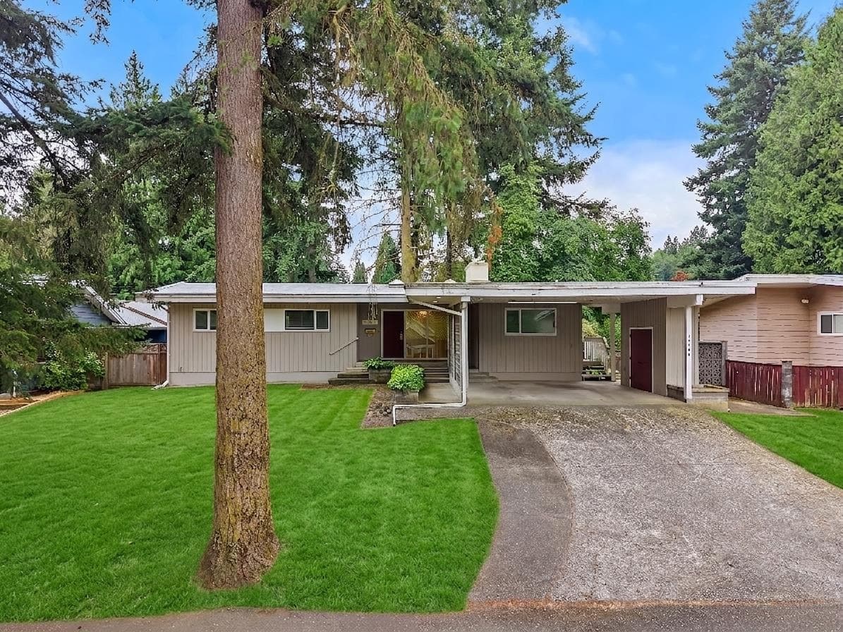34206 Woodbine Crescent, Abbotsford, V2S 2R5 — photo 1