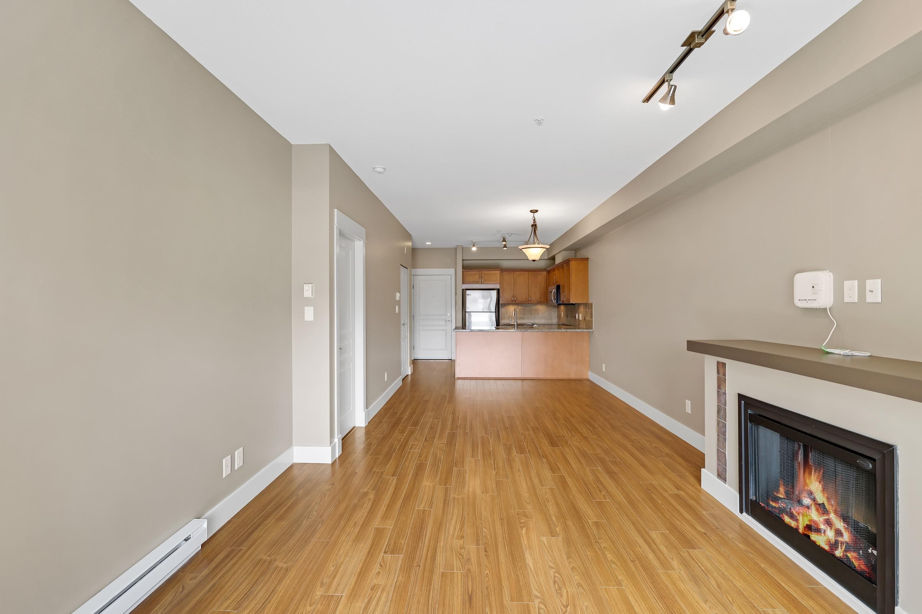 318 - 1336 Main Street, Squamish, V8B 0R2 — photo 3