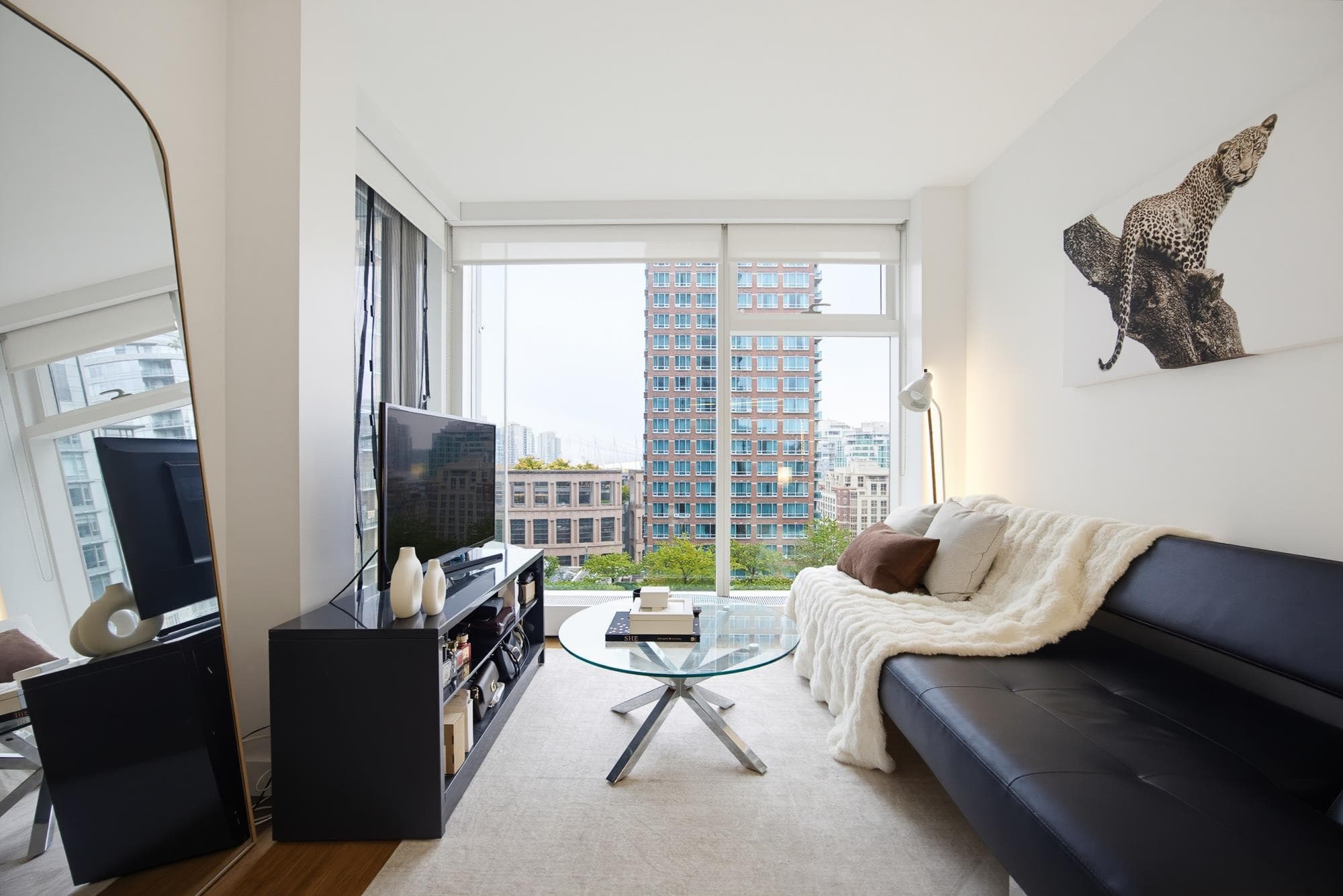 1611 - 777 Richards Street, Vancouver, V6B 0M6 — photo 2